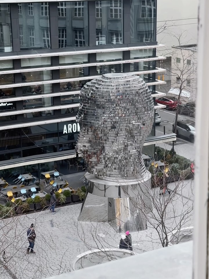 Stay in a modern, spacious 2-bedroom apartment with a view of the Head of Franz Kafka, located in the heart of Prague! DM for the Booking/Airbnb link 💜
#praha #prague #praguetravel #trip #airbnb pragueairbnb