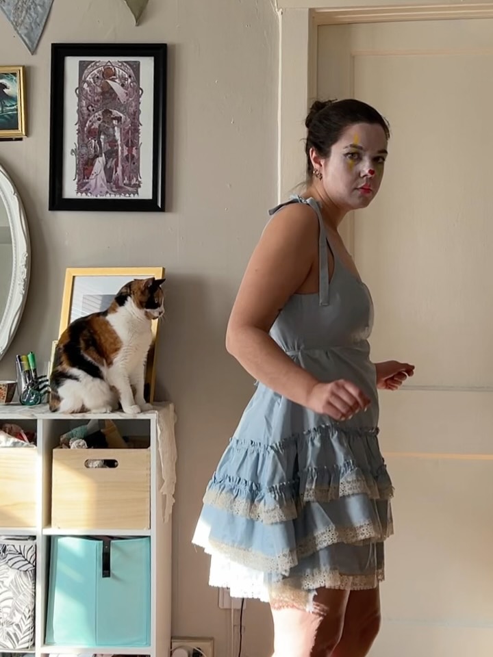 It’s still the middle of winter for sure, but let’s dream about sundresses anyway 🌞🌸✨This is the cupcake dress, and it’s available on my website now! Link in bio!!
#slowfashion #sewistofinstagram #summerstyle #maximalist #ihatehashtagspleasesendhelp