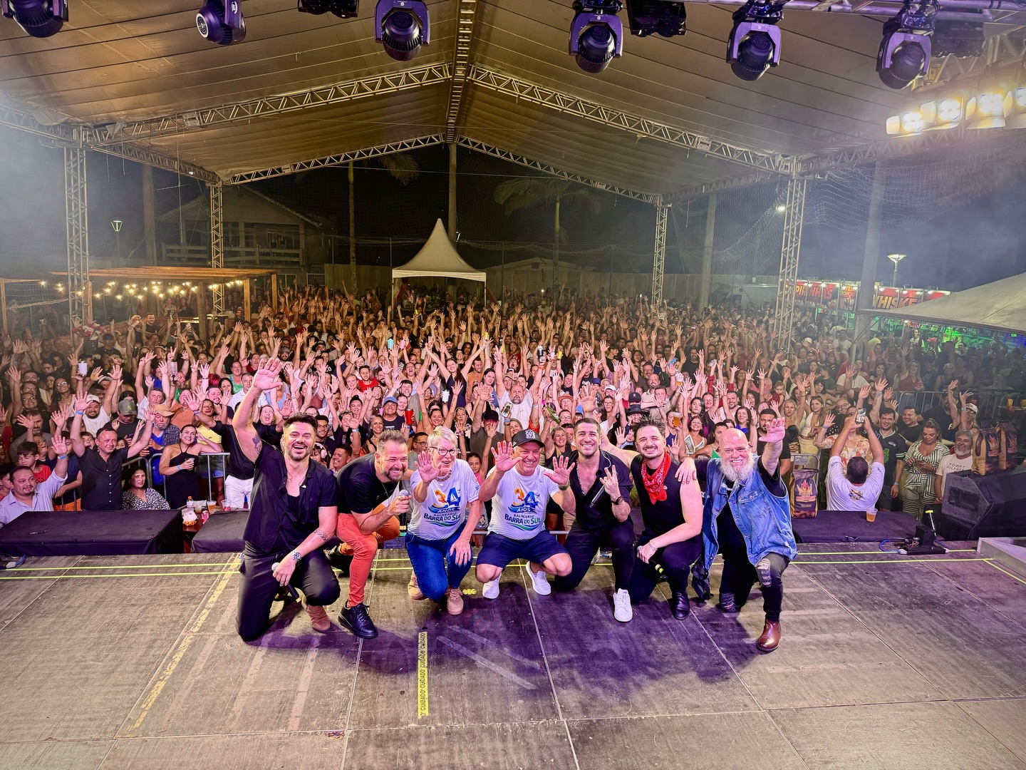 Balneário Barra do Sul deu SHOW!🔥
Foram meses de planejamento intenso para vivermos este dia. Ver o público lotando a Praça Central em pleno domingo superou todas as nossas expectativas! 🚀
Nosso muito obrigado a cada um que esteve presente. Agradecemos à @prefeituradebarradosul pela confiança em nosso trabalho e a toda a equipe que se doou ao máximo para tornar esse sucesso possível.
A energia foi surreal. ATÉ A PRÓXIMA! 👊💥
#ChurrascoEVanera #BarraDoSul #Obrigado