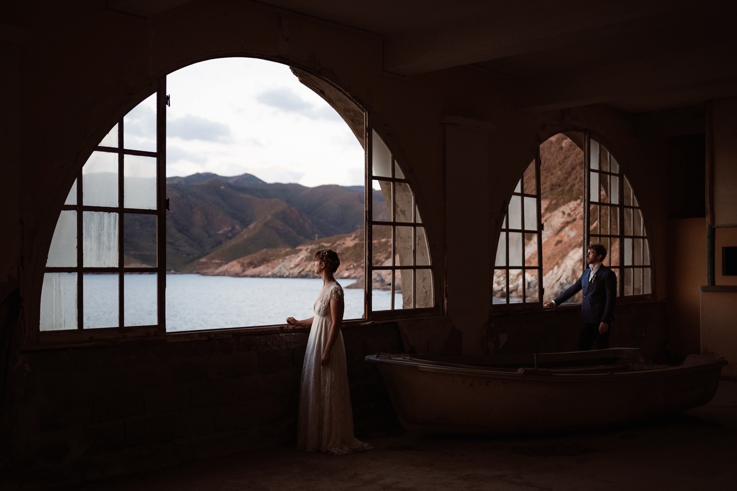 | La Corse |
De loin, ma région coup de cœur.
Certe je suis bretonne et évidemment que je suis fière de ma région. Evidemment aussi que la Bretagne est l’un des plus beau endroit au monde mais entre vous et moi, la Corse est vraiment au même niveau pour moi!
Je suis toujours émue par les paysages que la Corse m’offre lors des mariages coupe souffle que je peux faire là bas. Cette région a une âme, un ambiance que je chéri! J’ai de la chance d’y aller une fois par an pour mes mariés et si jamais mon métier ne m’y amène pas, j’y vais quand même ! J’ai besoin de cette ressource.
Je ne peux parler de la Corse sans parler évidemment de ses habitants que j’adore! Des personnes entières, sincères et sans filtres comme moi!
Pour couronner le tout?! Un richesse gastronomique à tomber! Bref, la Corse c’est comme la Bretagne, je m’y sens chez moi.
.
Je suis curieuse, et vous, c’est quoi votre région coup de cœur?
.
Wedding planner | @justinlove_wedding
Make up| @stephkiona_
Traiteur | @atelierduchefbastia
Installation son & lumière | @marinka_production
Chanteurs | @les_freres_sarti
Fleurs | @langagedesfleursbastia
.
#mariage #mariagecorse #weddingcorsica #maquis #maquiscorse