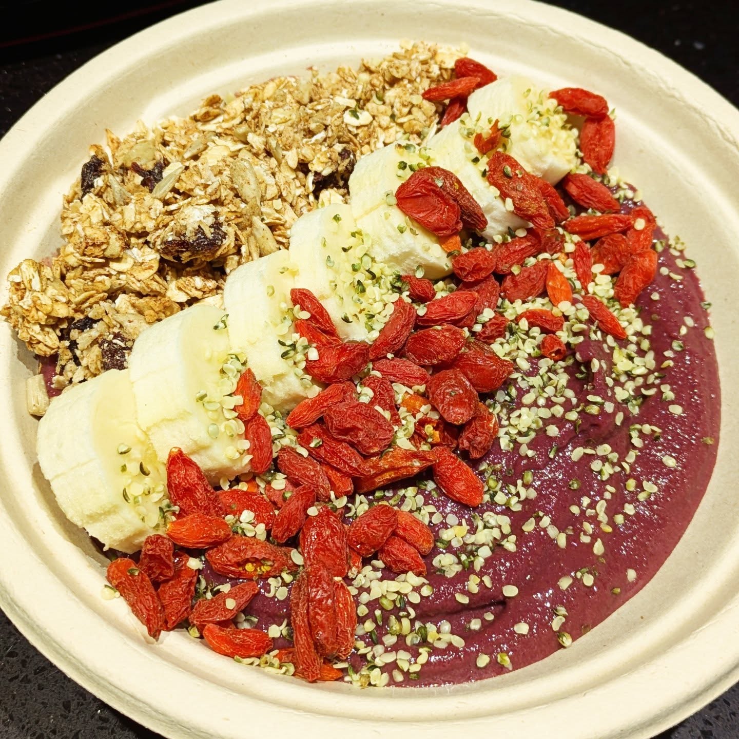 Our Outback bowl is bursting with acai goodness! Topped with our house made granola, banana, goji berries and hemp seeds. 🤤