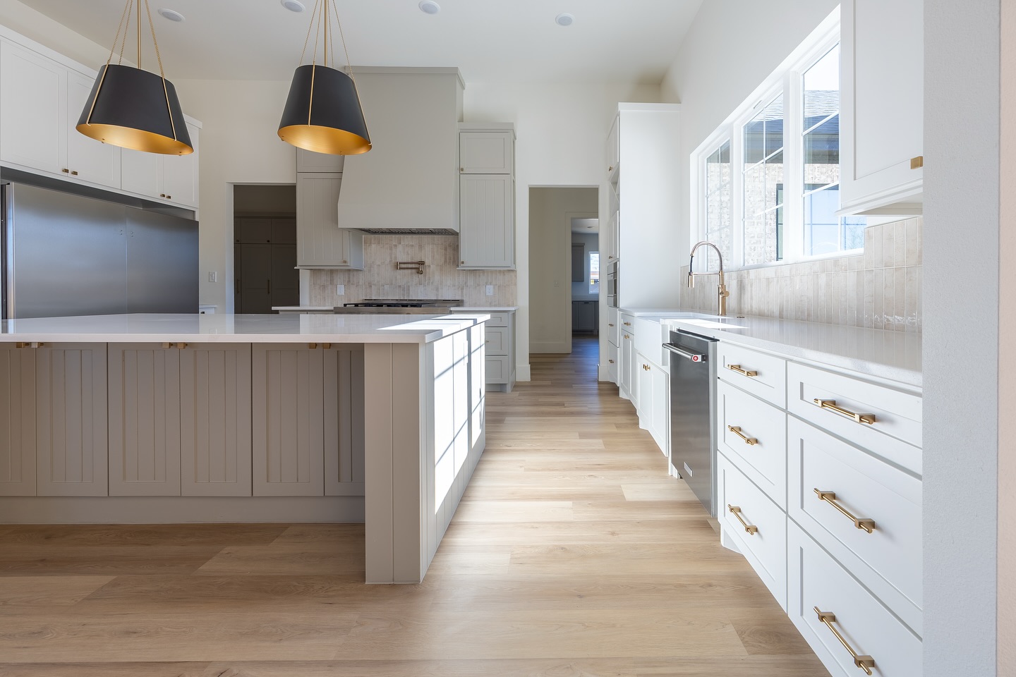 A kitchen I can’t stop thinking about 😍
Builder: @sharkeycustomhomes
#ashleyadamsmedia #lubbockrealestate #lubbockrealestatephotographer #westtexasrealestate