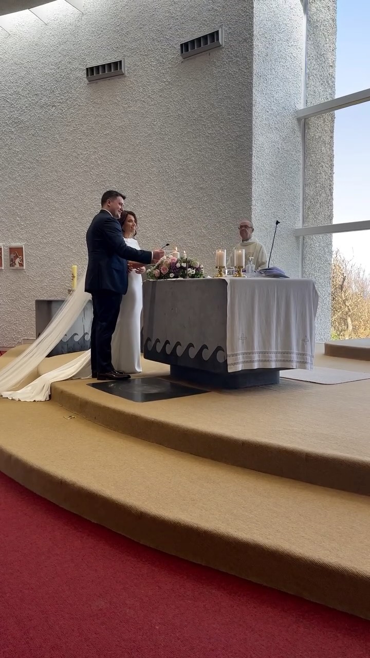 The unity candle symbolises two lives becoming one, and for many couples, it’s the first quiet moment they share as a married couple.
Live piano & violin support the symbolism without overpowering it, letting the moment speak for itself.
🎶 I See the Light
⬇️ Enquire via the link in my bio
#weddingceremonymusic
#irishwedding
#weddingceremonyireland
#unitycandle
#liveweddingmusic