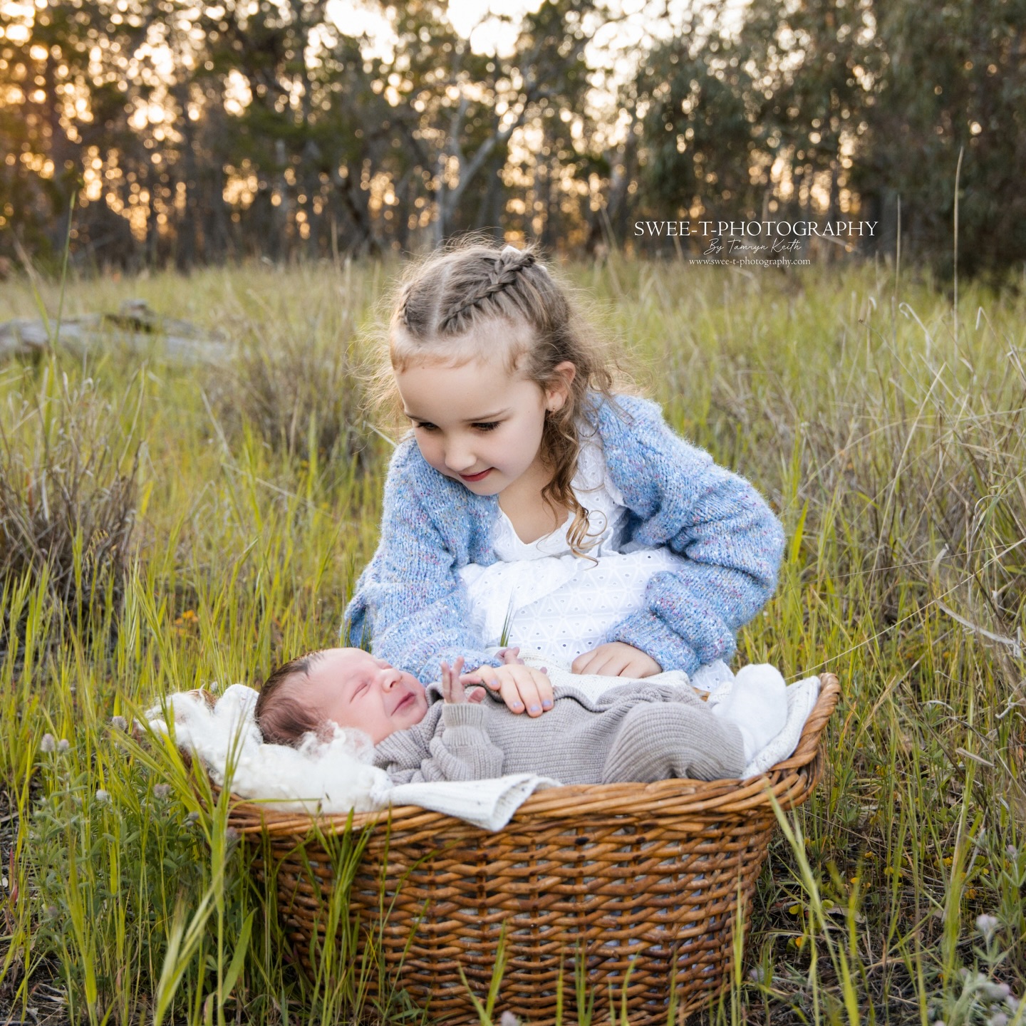 Final share from this stunning family session.
🤩Secure you golden hour family session by clicking the link below and getting in touch. 👇 Mention SAVE15 for get 15% off your session. https://www.swee-t-photography.com/familysunsetsessions
© 2025 Swee-t-Photography Barossa’s Newborn Photographer
https://www.instagram.com/swee.t.photography/
#barossafamilyphotographer #barossafamilyphotography #barossasunsetsession #bluehourphotography #barossanewbornphotographer barossanewbornphotography barossababyphotographer barossamaternityphotographer barossastudio