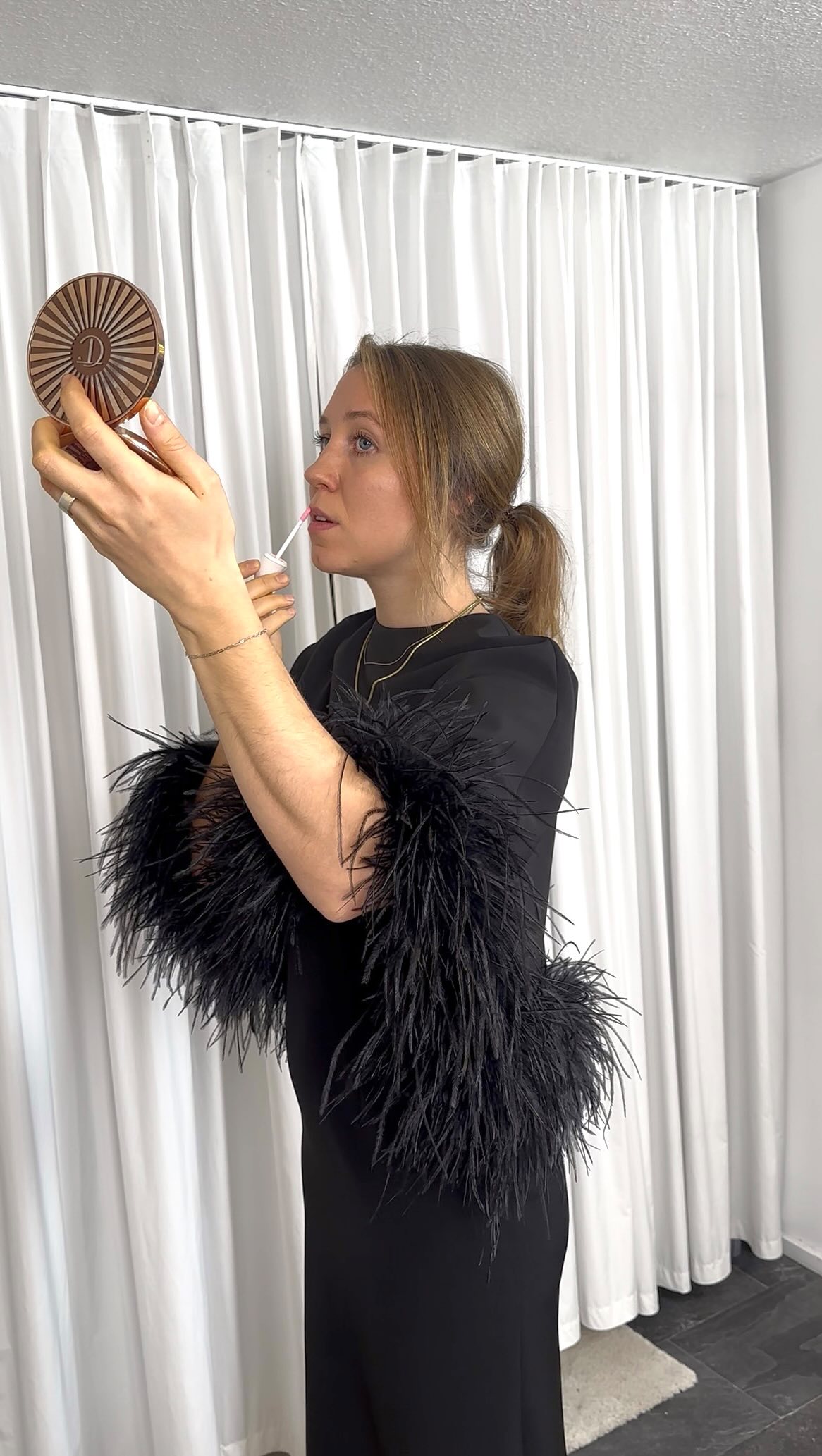 Behind the scenes ✨
Freut euch auf neuen Content mit Charlotte und Elif in den kommenden Tagen.
@charlottebsz @elgrkn
#lgabriellekoch #modeköln #fashionköln #köln #atelierköln