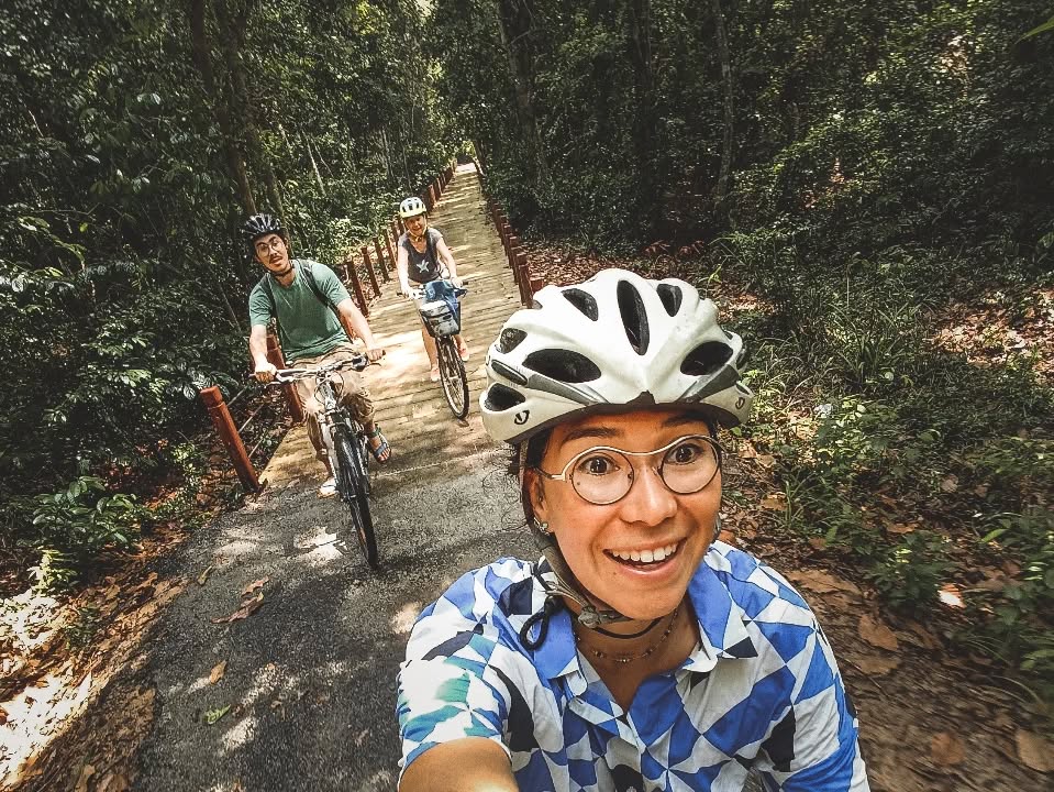 All the way to the other side of the world 🤍
I’m often asked, “Don’t you miss your family too much?”
How do you explain that love crosses borders, that it travels far and wide:
Azerbaijan, Iran, India, Thailand, Malaysia, Singapore, Cambodia, China, Vietnam 🌏
What an immense gift it is to be followed, supported, found again. To feel so much presence and care, year after year. All the way to the other side of the world 🥲
_______
Parce qu'ils suivraient jusqu'au bout du monde 🤍
On me demande souvent : « Ta famille ne te manque pas trop ? »
Comment expliquer que l’amour traverse les frontières :
Azerbaïdjan, Iran, Inde, Thaïlande, Malaisie, Singapour, Cambodge, Chine, Vietnam 🌏
Quelle chance immense d’être suivie, soutenue, retrouvée. De sentir autant de présence et de soin année après année. Jusqu'au bout du monde 🥲