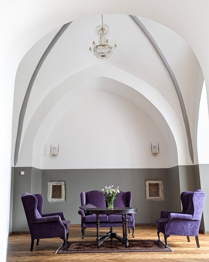 ✨ Olgu see pidulik tähistamine, inspireeriv konverents või oluline ärikohtumine – meie elegantsed ruumid loovad täiusliku tausta sinu sündmusele.
🎉 Pulmad, sünnipäevad, konverentsid ja ärikoosolekud.
Võta ühendust ja küsi pakkumist:
✉ info@koluvere.com
www.koluvereloss.com