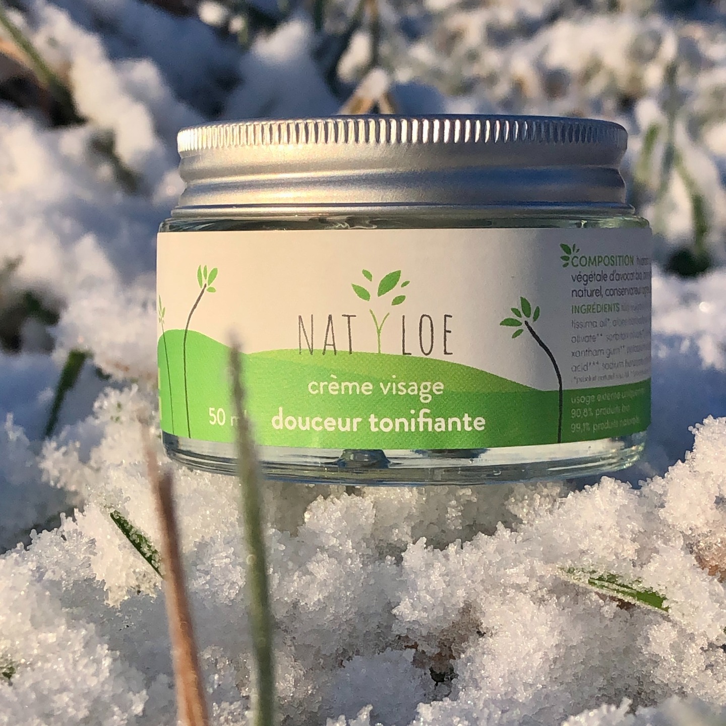 ❄️ Froid, vent, peau sèche ?
En hiver, le visage a besoin d’une protection renforcée.
La crème visage naturelle Douceur Tonifiante à l’avocat nourrit intensément, protège la peau du froid et apaise les tiraillements.
Riche en vitamines et acides gras essentiels, l’avocat aide à renforcer la barrière cutanée tout en laissant la peau douce et confortable, même par grand froid.
🌿 Naturelle, nourrissante et protectrice : l’alliée idéale de votre peau en hiver.
#CrèmeVisage #SoinNaturel #CosmétiqueNaturelle #PeauSèche #ProtectionHiver #RoutineHiver #SlowCosmétique #Hiver #Avocat #HuileDAvocat