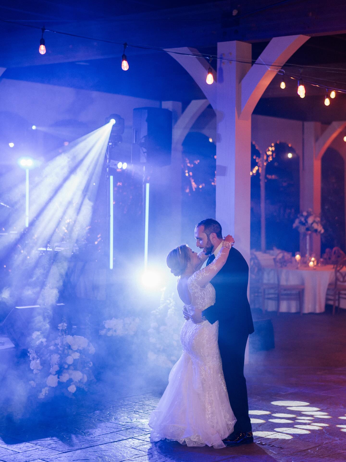 The last dance before forever🤍✨🌙
#starrynighteventsrva #lastdance #bride #groom #forever #couplephotos #beauty #dancing #love #starrynighteventsrvaplanning #weddingplanning #eventplanner #starrynighteventsrvaweddings #becomeastarrynightcouple #joinmyfamily #snecouples #weloveourcouples #starrynighteventsrvacouples
Planning | @starrynighteventsrva @tanya_m_cornwell
Photography | @brittanylowephotos
Videography | @littlefoxfilms
Venue | @estateatriverrun
Music | @mgmguarnerabrothers
Catering | @groovingourmets
Bar | @delcarlodrinks
Rentals | @rentequipva
Florals | @flowersbyzoie
Cake | @pearlsbakeshoppe
Couple | @mackennnnz @sebastian_failla