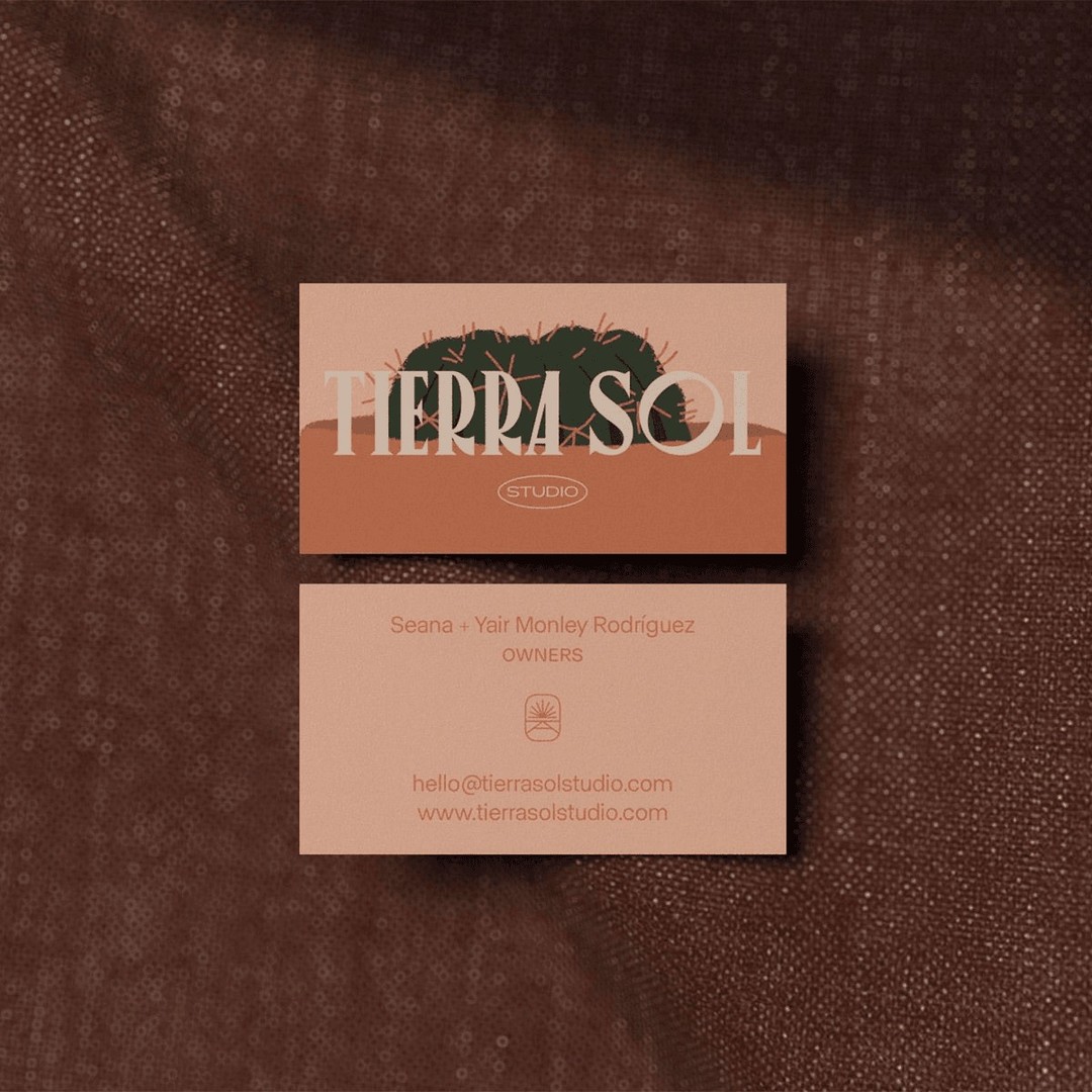 ¿Necesitas tarjetas de presentación que realmente representen tu marca?
En Grafser trabajamos diferentes materiales y acabados para que sean únicas.
¡Cotiza con nosotros!