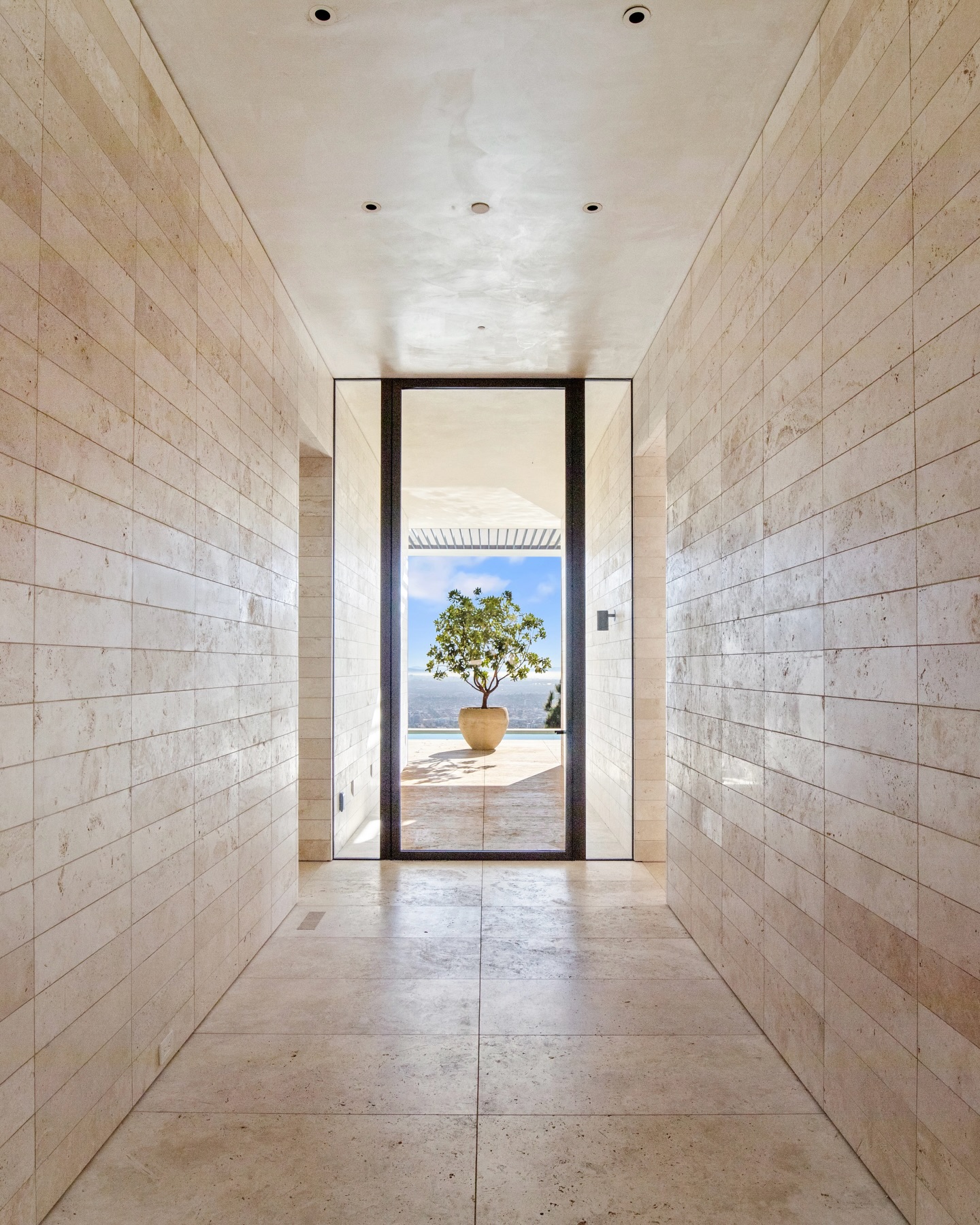 9214 Nightingale Drive || $57,000,000
Listed by @aaronkirman