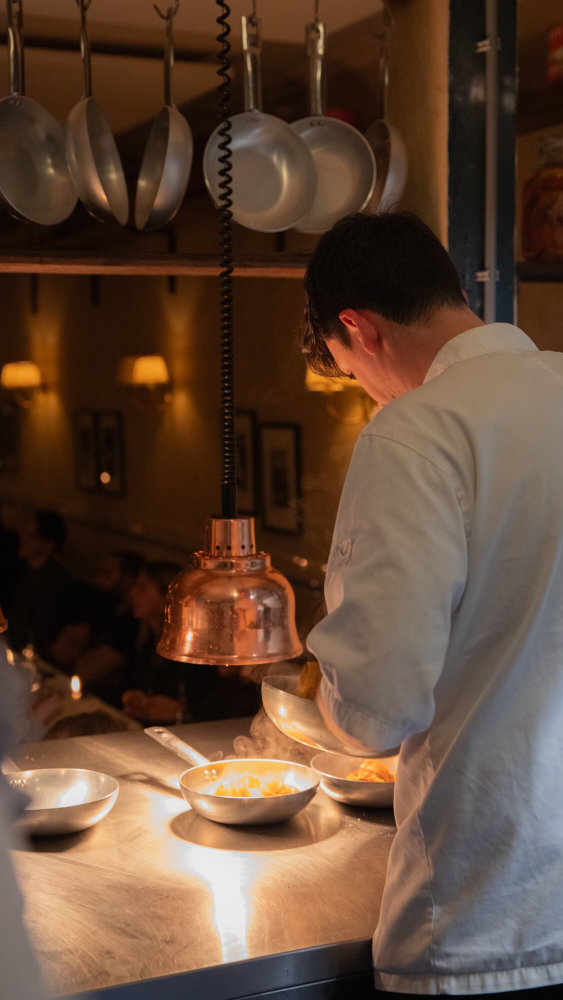 No rush, no noise, just quiet hands finishing a plate the way it should be. With care, sempre.
.
.
.
#linguinitrattoria #italianrestaurantamsterdam #foodieinamsterdam