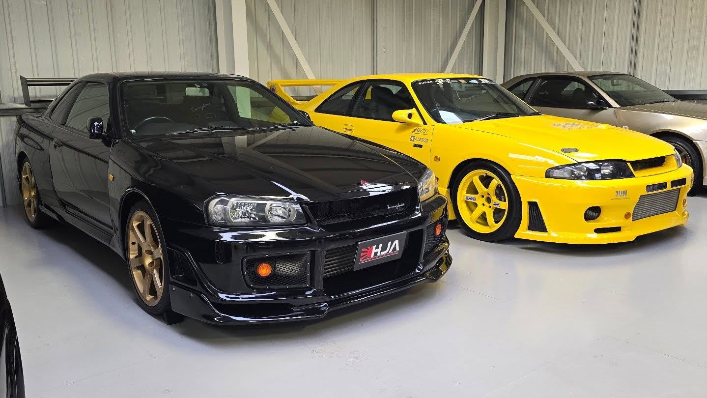 Our Tommykaira R34 GT-R next to the iconic JUN Super Lemon 🖤💛
A Tommykaira R34 just sold for over £418k in Japan!
#tommykaira #junsuperlemon #r34 #r33 #gtr