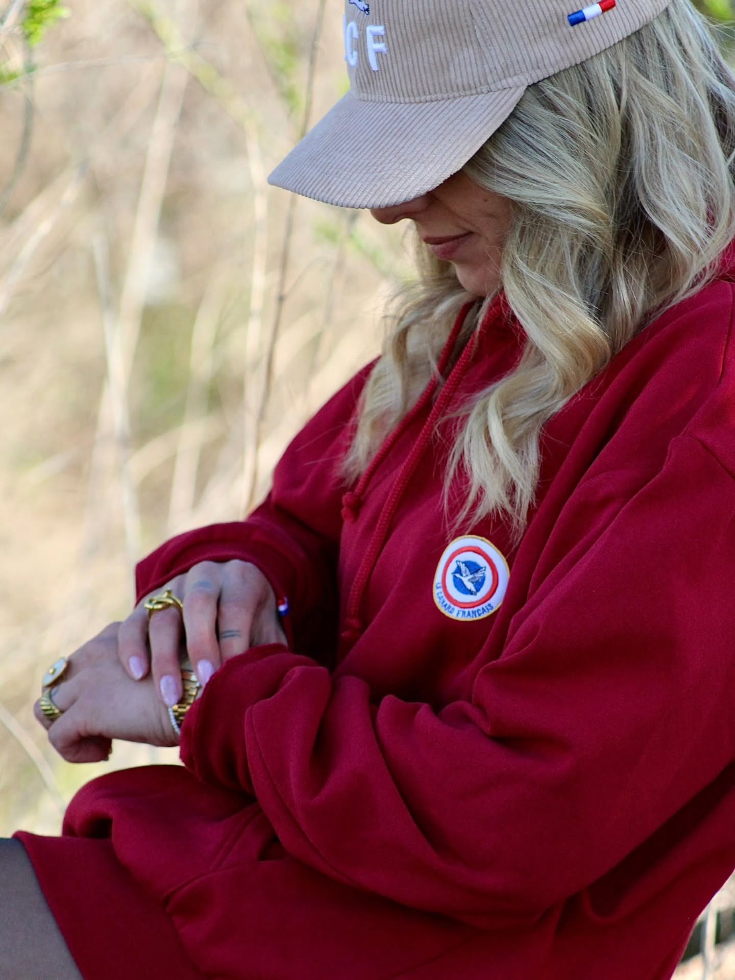 Margaux porte notre iconique sweat à capuche comme il doit l’être : dehors sans chichi.
🦆🇫🇷 Sweat à capuche Le Canard Français : 69,99€
Local • durable • éco-responsable.
On ne brade pas : on fait des pièces pensées pour durer.
Team dehors ou team maison ?
#LeCanardFrançais #ModeDurable #ModeResponsable #Local #Durable #EcoResponsable #SweatACapuche #VetementResponsable #Lifestyle #CoteDOpale