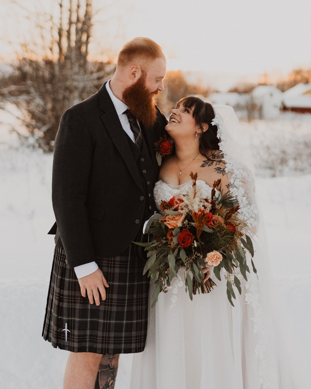 En liten tillbakablick på alla underbara bröllop från 2025 ✨ Jag är så otroligt tacksam för varje par som släppte in mig i en av livets största dagar och ville att jag skulle dokumentera just deras berättelse och kärlek!
Varje bröllop har sin egen känsla, sina egna människor och sin egen magi och det är precis det som gör det här jobbet så fantastiskt 🥰
Ser så mycket fram emot kommande bröllop i år och alla fina brudpar som jag ska få hänga med 🧡