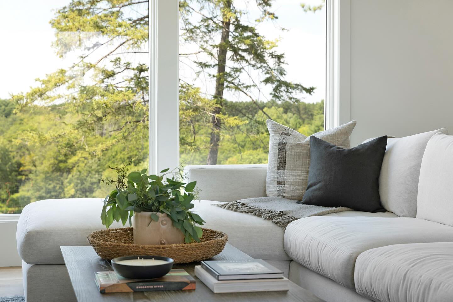 Grounded in nature, our #projectmodernbrickhouse is a balance of natural materials and rich textures. A living space is supposed to be designed to be felt, not just seen.
Build: @divinecustomhomes
Design: Haven Design Collective
Photography: @spacecrafting_photography