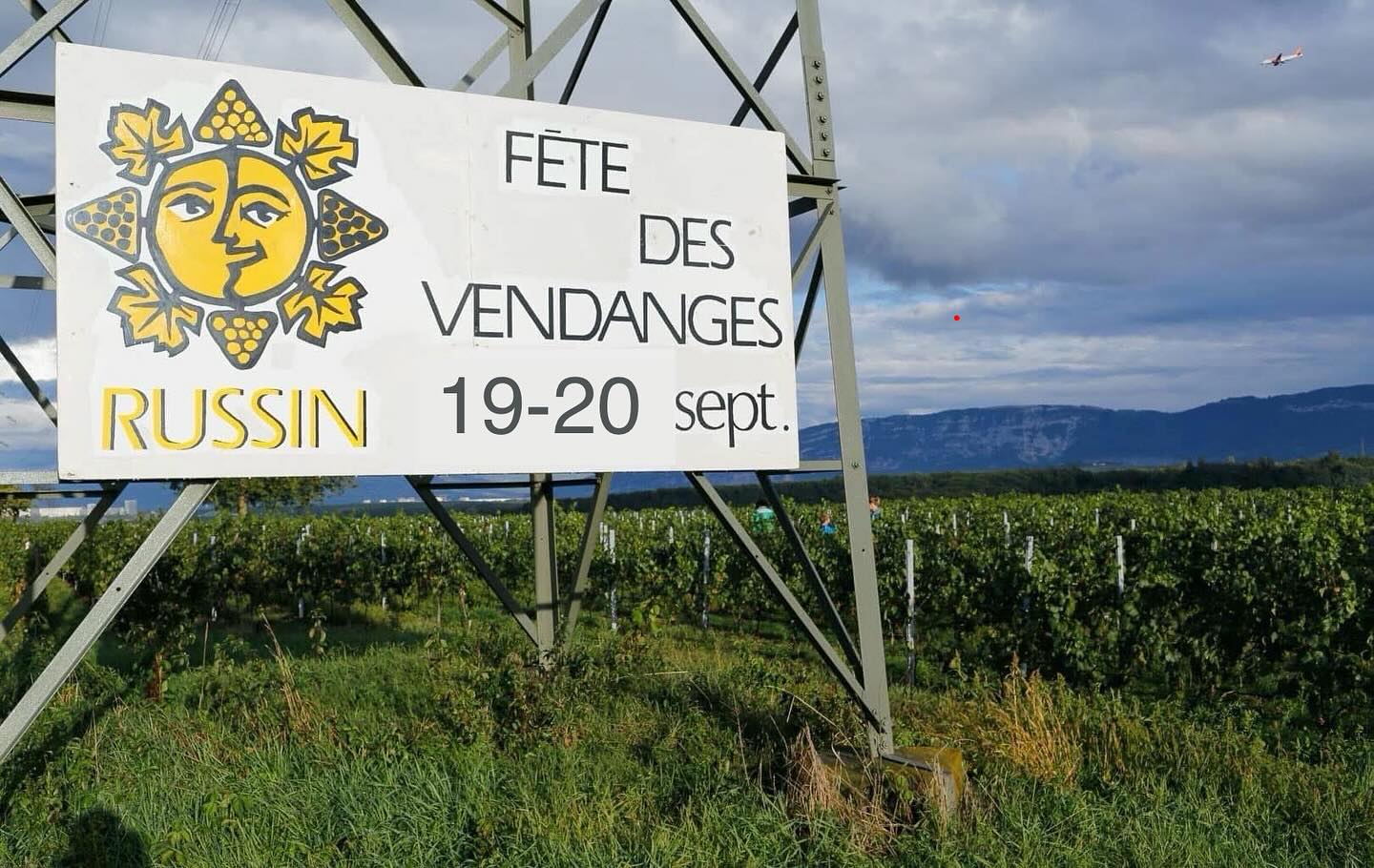🍇 2026 vient de commencer 🍇
Nous vous donnons rendez-vous le 19 et 20 septembre prochain pour la 63ème fête des vendanges de Russin.
D’ici là, nous vous souhaitons une belle année 2026!