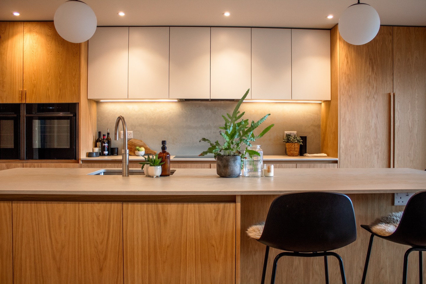 A kitchen designed for better mornings.
Hidden storage, calm materials, and a place for everything. From your first espresso to breakfast at the island. Weber Creative kitchens are crafted to bring clarity, comfort, and intention to the start of every day.
#kitchens #carpentry #interiordesign