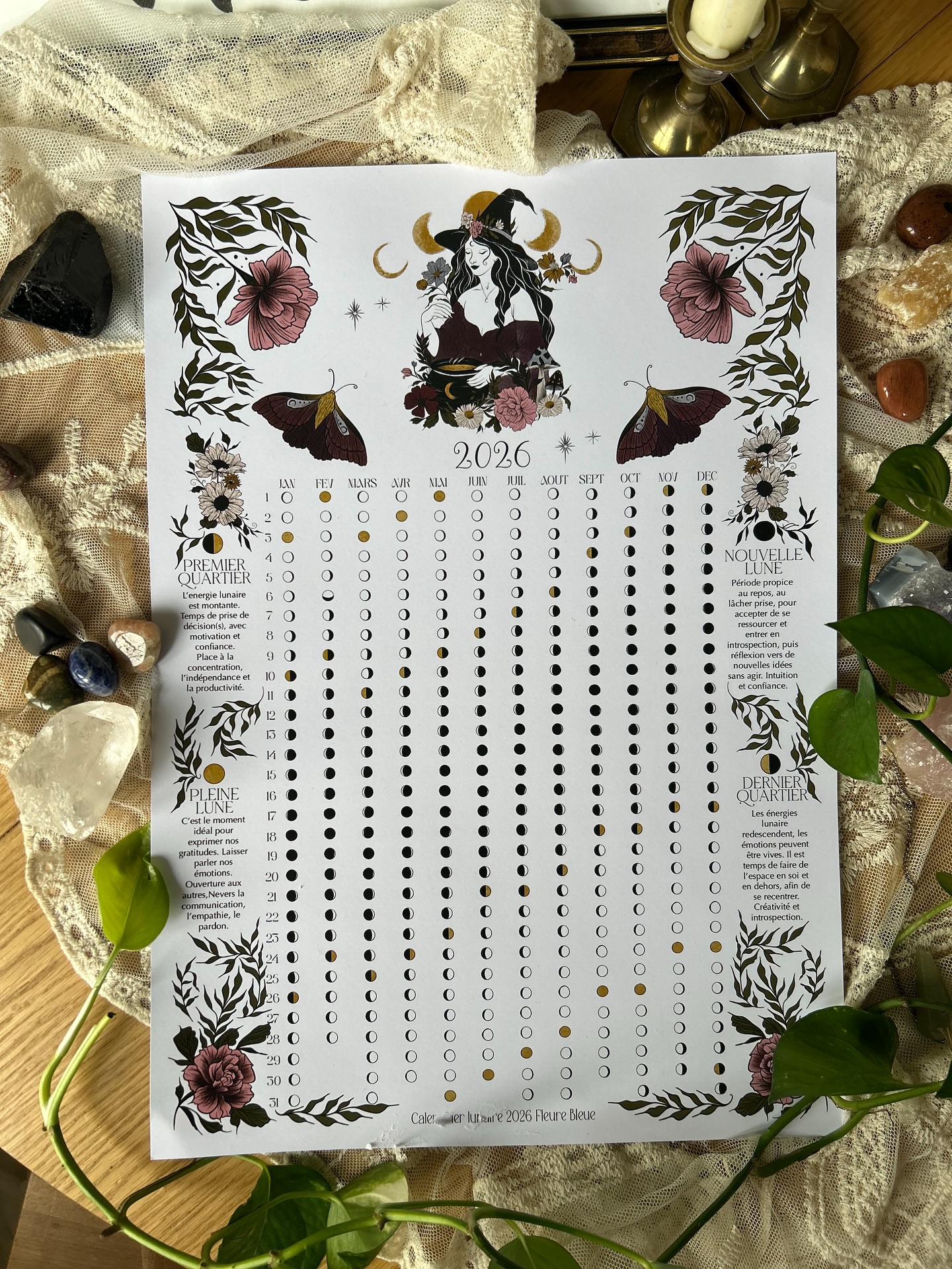 Calendrier lunaire 2026 🌙
Chaque année vous attendez cette création éphémère ✨ et il a déjà rejoint une vingtaine d’entre vous depuis le début de l’année 🙏🏻
Le calendrier lunaire, c’est une pièce poétique pour t’accompagner tout au long des cycles lunaires 🌒🌓🌔🌕🌖🌗🌘🌑
Et un guide visuel et intuitif pour ritualiser ton année et t’ancrer dans ton féminin cyclique.
Disponible sur la boutique www.fleure-bleue.com
🌙 Lien dans la bio
⚠️ vente éphémère jusqu’au 31/01/2026
#calendrierlunaire #calendrierlunaire2026
#lune #femmecyclique #cycledelalune