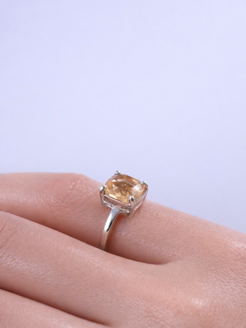 Citrino pinky ring 🌟💫
#cistela