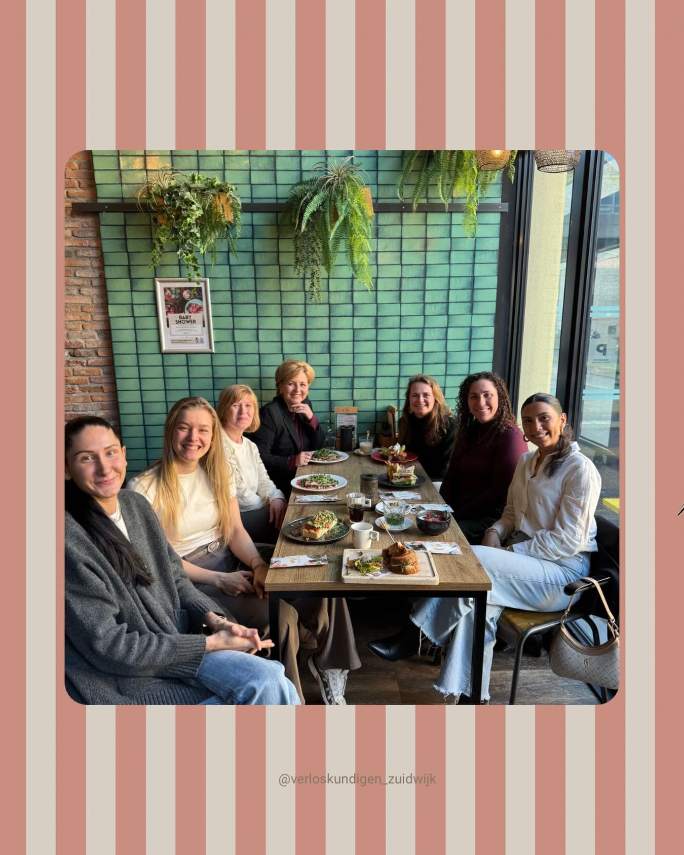 Vandaag zijn we in de buurt van de praktijk heerlijk met z’n allen gaan lunchen. Zo leuk om een keer met het hele team tegelijkertijd samen te zijn, even bij te kletsen, te lachen en het gewoon gezellig te hebben met lekker eten.
Heel blij met dit fijne team! 🩺😊✨