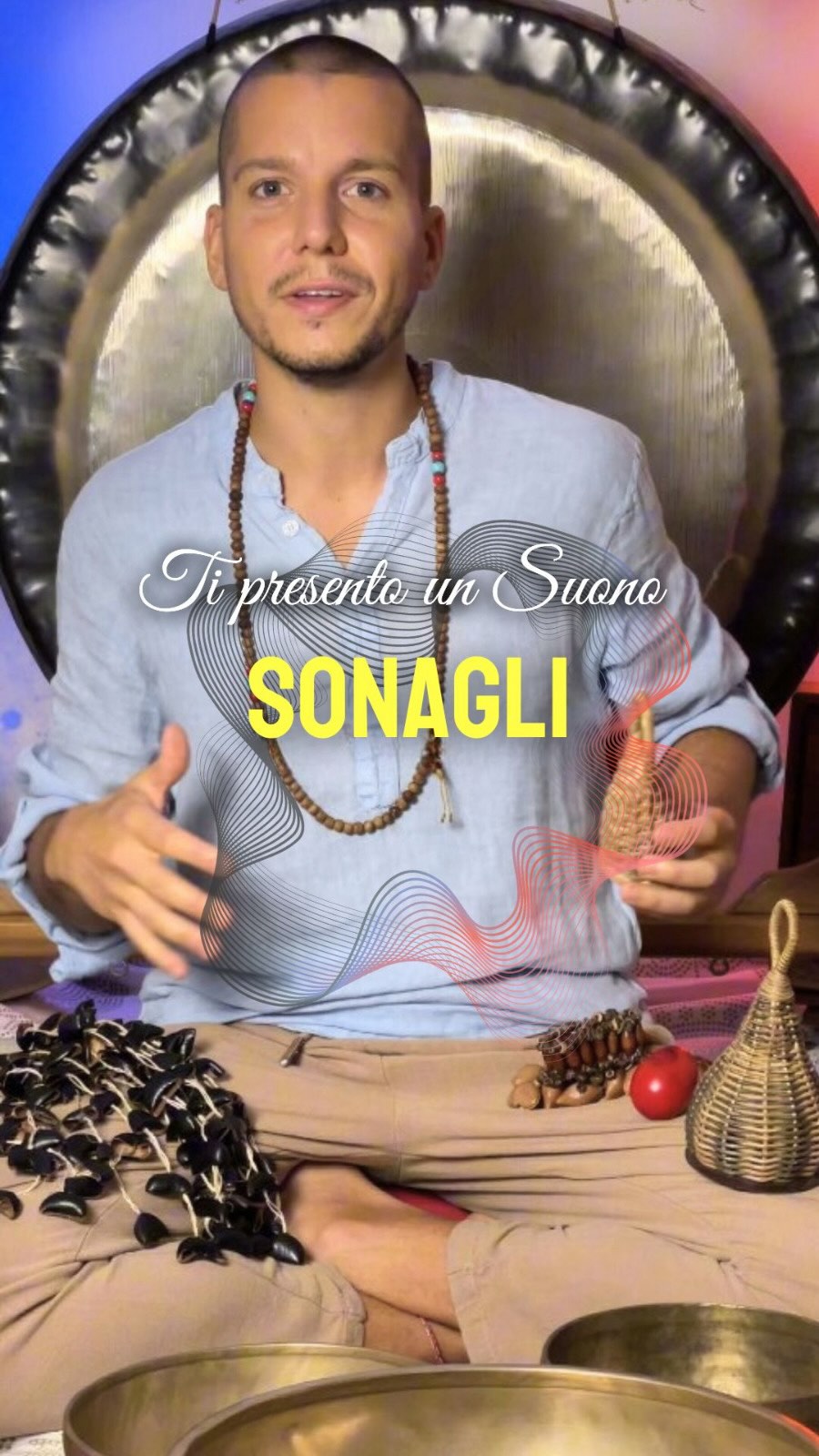 Ti presento un suono: i SONAGLI
Hanno mille nomi… Sonagli, rattle, shaker… e mille anime ✨
Nascono da noci, semi, vimini intrecciati o anche da unghie animali 🥜🌾
Dentro hanno sassolini o legumi, che non fanno solo un rumore… raccontano una storia 🌿
Ogni sonaglio ha una voce diversa.
C’è chi scorre come l’acqua,
chi fruscia come il vento tra le foglie 🍃
E ognuno risveglia qualcosa di unico, personale.
Alcuni chiedono delicatezza,
altri ritmo e presenza.
Ognuno arriva dove serve 🎯💚
Anche loro fanno parte del Bagno di Suoni 🎵
Perché a volte, per ritrovarsi,
basta lasciarsi attraversare da un suono antico ✨
E a te, quale risuona di più?
Per ulteriori info link in Bio:
📱whatsapp: 347 948 0292
#filippopigaiani #bagnodisuoni #campanetibetane #suonoterapia #handpanmusic