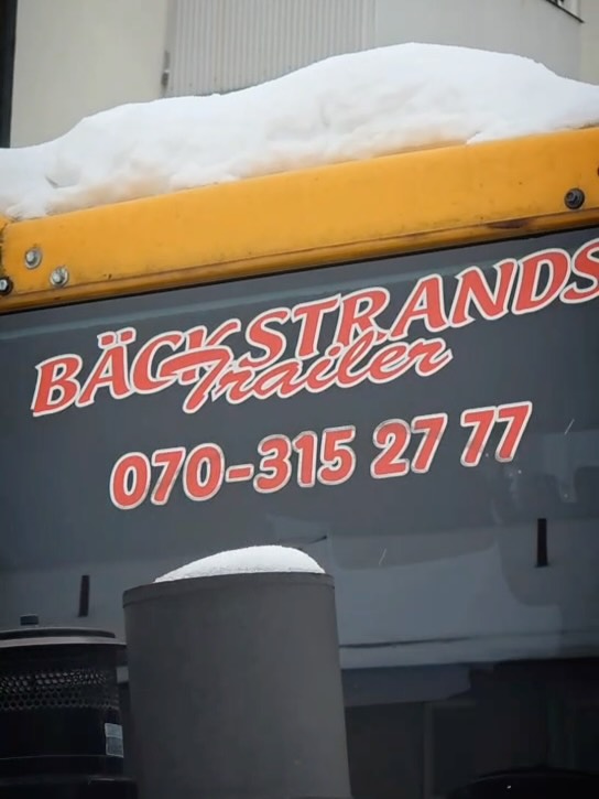 Nu i veckan hjälper vi @fkstransport med lite snö-utlastning i Bandhagen 😃❄️