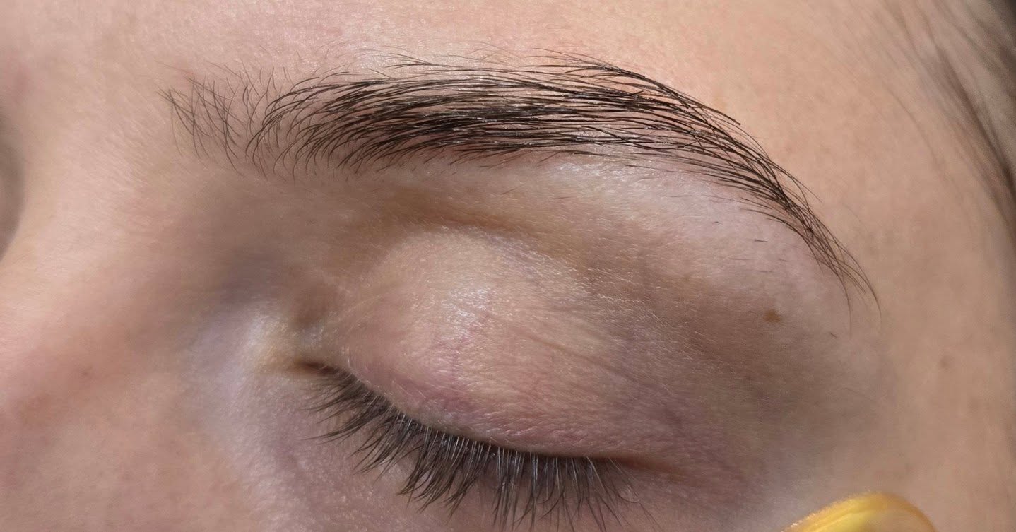 Transform your brows, keep your natural vibe. Fluffy. Clean. YOU — just elevated.
For these brows I tinted and tweezed her shape.
#hiramgeorgia #browbossga @paintedrootshairsalon