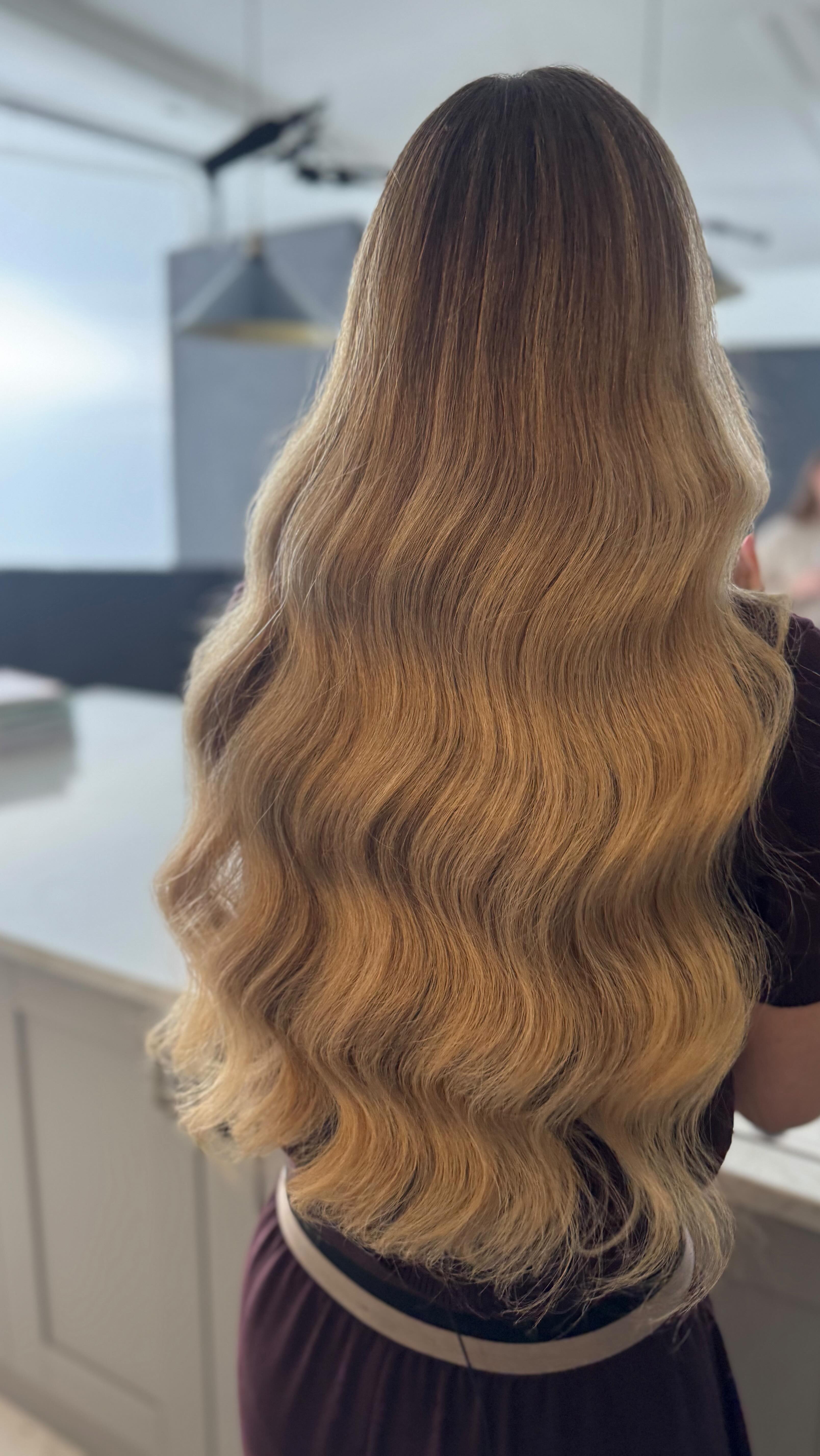 A hairstyle you can just keep on brushing over and over again 🌊
The beautiful natural hair of Rhi from @rhitrition
This look was created using the @babylisspro curing wand 28mm and finished off with the @bedheadbytigi Masterpiece hairspray
#surreyhairstylist #hollywoodwaves #londonhairstylists #londonhairstylist #hollywoodwaveshowto