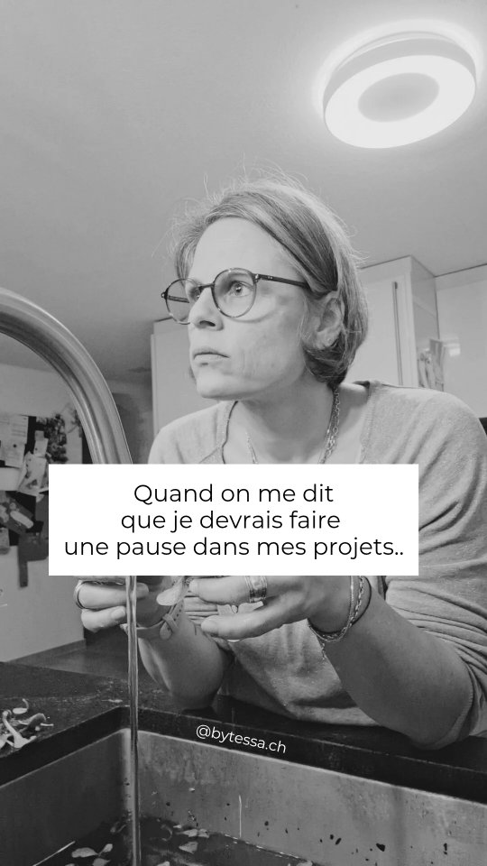 Quand on me dit que je devrais faire une pause dans mes projets pour me libérer le cerveau et y voir plus clair.... 🧠
Alors que j'arrive même pas à laver ma salade sans avoir mon cerveau en ébullition. 😬
C'est pas juste un caprice.
C'est vraiment difficile. 😥🤯
#multipotentielle #multipassionnée