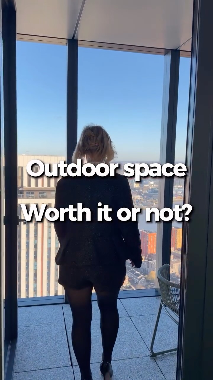 Outdoor space sounds great… but ask yourself if it’s actually practical?
Is it a dealbreaker? Now the weather is cold and grey yes I’m going to say it… it’s actually the best time to think about outdoor space!
When you’re viewing a property now, you’re seeing the space in its most honest state not just how it might feel on a sunny summer day!
Here are a few things I always suggest considering when deciding whether outdoor space is a dealbreaker:
1. Would you realistically use it day to day?
Step outside and picture how often you’d actually use the space, not just for entertaining, but for everyday life.
2. Light, exposure, and shelter matter more than size.
Check how much natural light it gets, how exposed it feels to wind, and whether it’s protected enough to be usable outside of peak summer.
3. How does it connect to the inside space?
Outdoor areas that flow naturally from the living space tend to get used far more than ones that feel separate or awkward to access.
4. Consider noise and outlook.
At height especially, stopping for a moment to listening sometimes the winds are crazy loud when high up.
If the outdoor space works in winter, there’s a good chance it’ll work for the rest of the year too.
#ahandwithproperty #propertyfinder #outside #balcony #garden