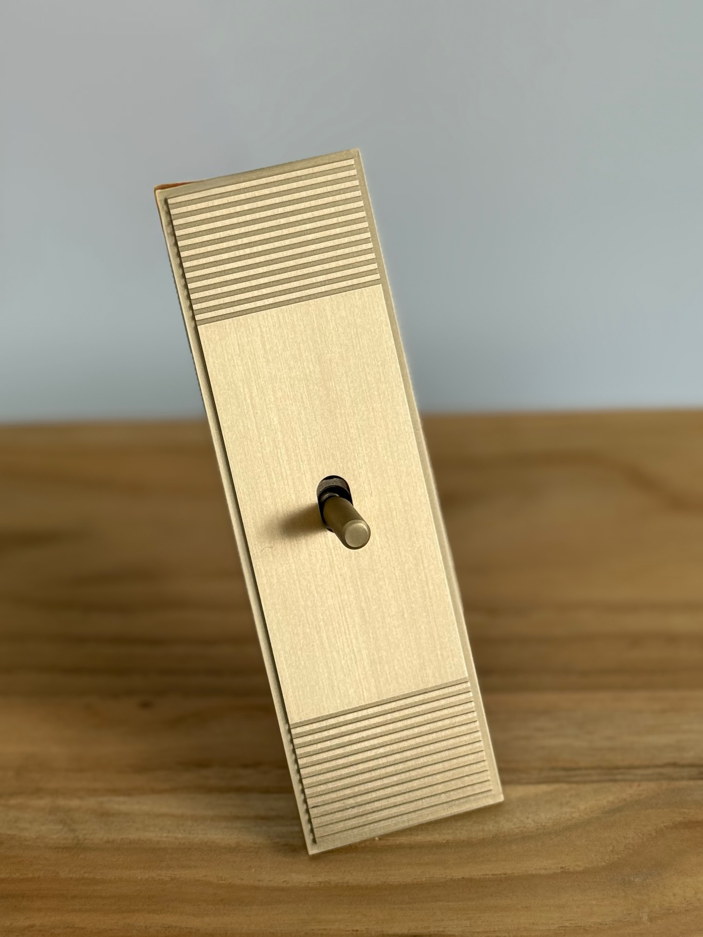 Retour sur une collection exclusive avec @ateliercos !
#6ixtes #6ixtesinterrupteurs #interrupteur #ateliersdefrance #savoirfaire #artisanat #artisans #decorationinterieur #decoration #interiordesign
#interiordecor #homedecor #design #knowhow
#craftmanship #homedesign #faitenfrance