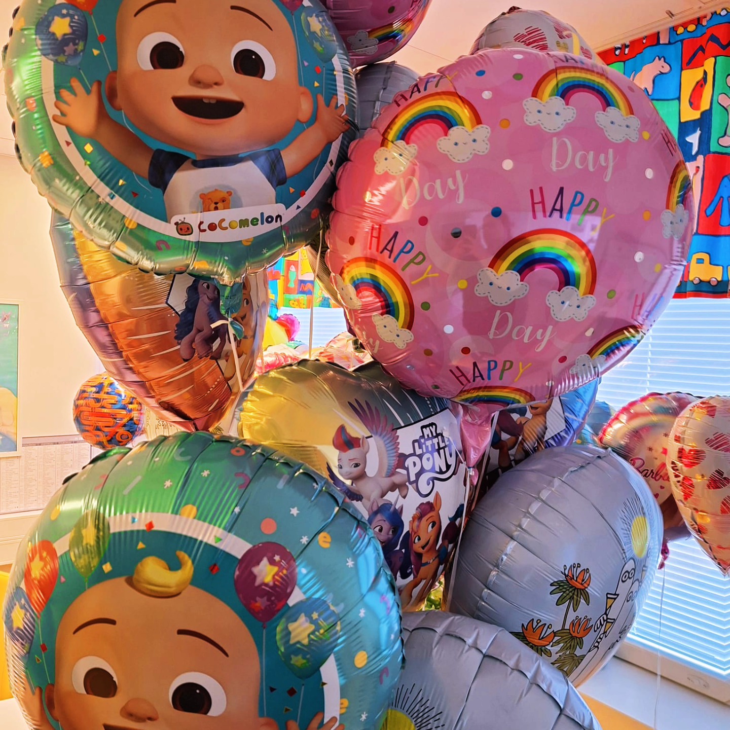 K-Citymarket Kotka lahjoitti suuren määrän vappupalloja jaettavaksi lapsipotilaille!🩷 Pallot ilahduttavat lapsia Ratamon lastentautien poliklinikalla, Kymenlaakson keskussairaalan lasten vuodeosastolla, lastentautien poliklinikalla ja lastenneurologian poliklinikalla😍 Lämmin kiitos lahjoituksesta ja hauskaa vappua kaikille!🎈🎉
@kcmkotka @kymenhva_lastensairaala @kymenhva_lastenneurologia