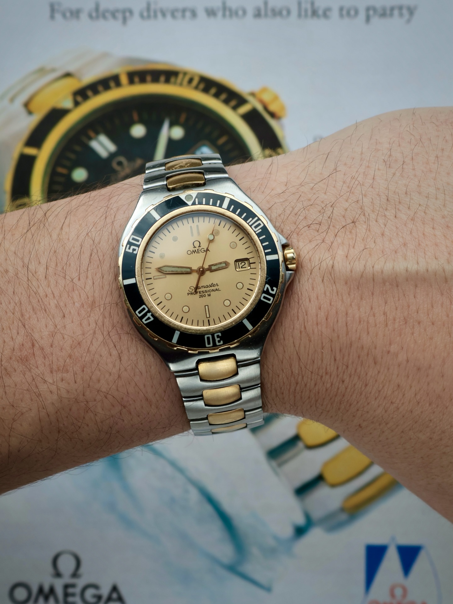 There’s something romantic about neo-vintage watches from the 1990’s…
This “pre-Bond” Omega Seamaster is the perfect example of a neo-vintage watch from a different era of muted excess - gold tones mixed with a black bezel and dial and an overall utilitarian design.
⌚️: @omega “pre-Bond” Seamaster 120m (396.1042)
#vintage #watchesofinstagram #watchfam