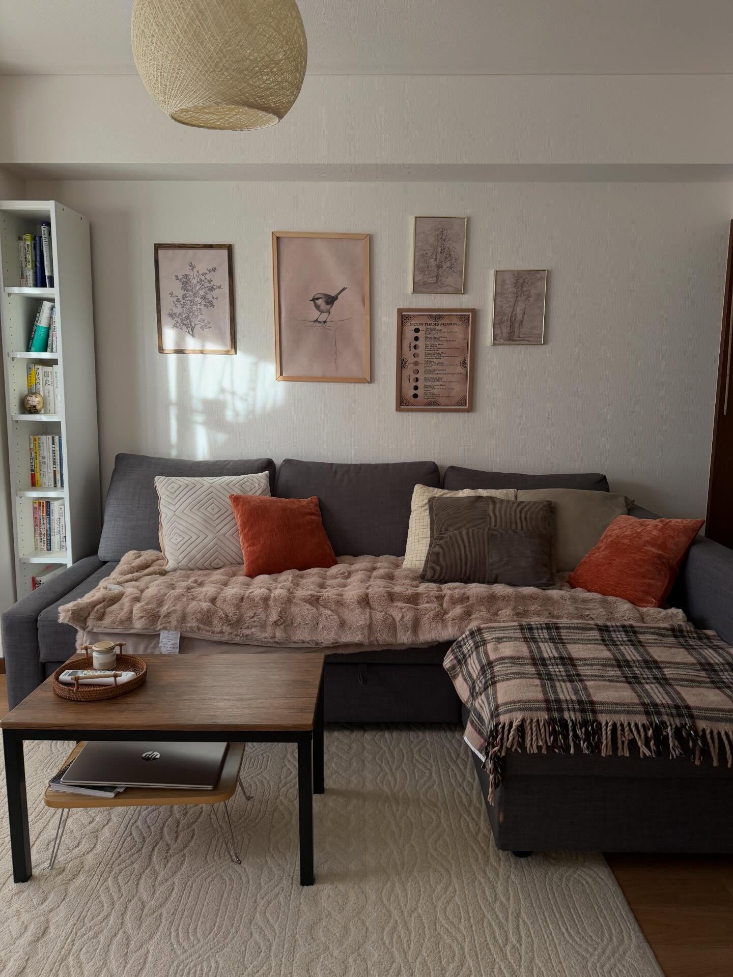 Les découvertes du mois (avec un peu de retard)🖤
Quitte à scroller, autant faire le plein de contenus intéressants. Voici quelques infos qui m’ont marquée ce mois-ci.
Et vous, quel contenu vous a marqué ces dernières semaines ?
Dans ce post: @tribunaldunet @brutofficiel @popcornofficiel @france.tv @m6officiel @leroisoleilofficiel
Hashtags : #decembre #medias #viedauteur #autricefrancaise #janvier
Mots-clés : découvertes du net - décembre - janvier - autrice française - médias français