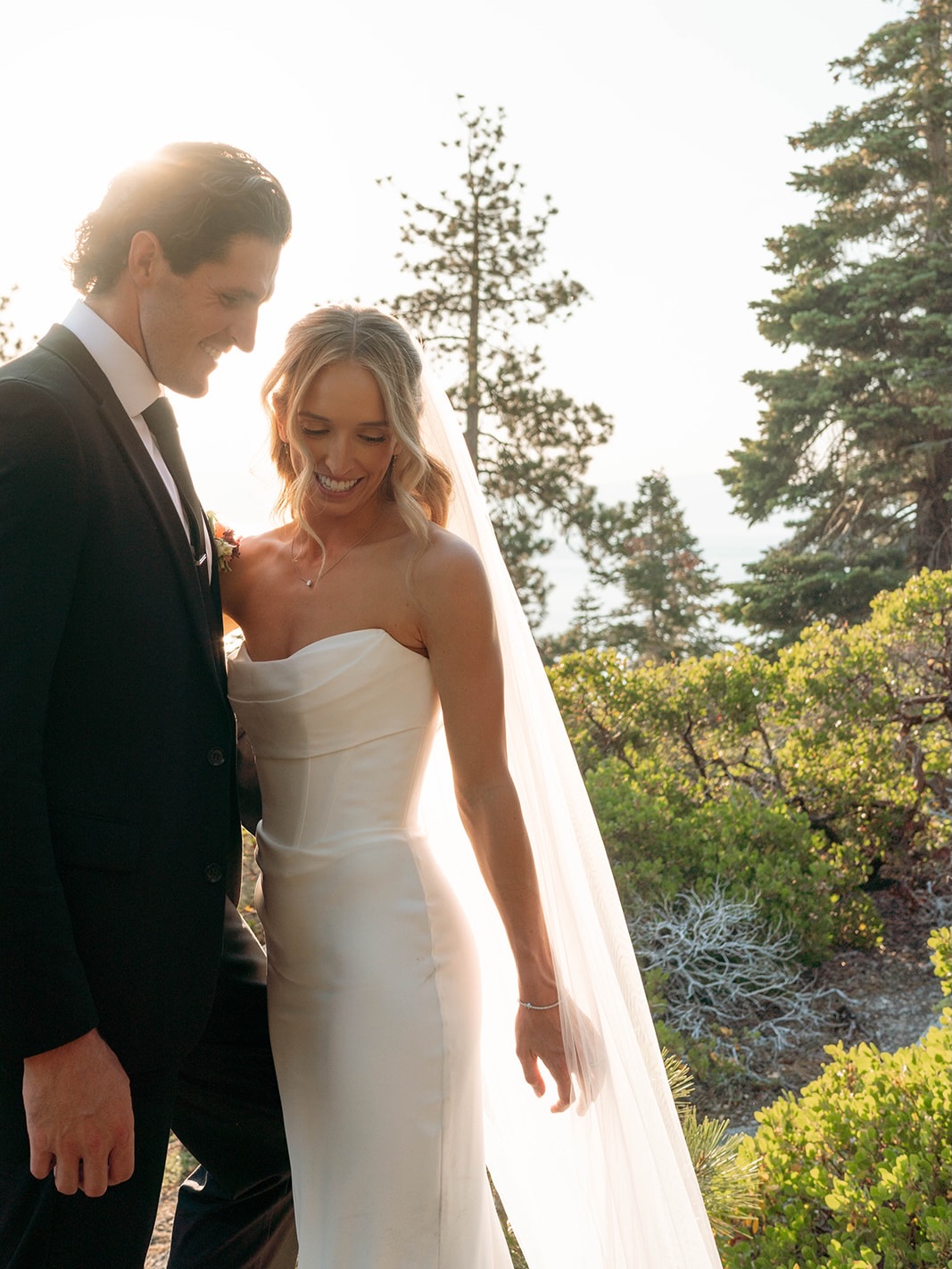✨Molly + Daniel ✨
Thank you @4joymedia for sending these amazing photos! This was the most beautiful wedding!
VENDORS-
Venue: The Chateau at Incline Village @inclinevillageweddings
Photographer & Videographer: @4joymedia
Planning: @refineeventco
Florals: @twinefloralco
Hair Artist: Mila Twiss @color.and.coffee
Makeup Artist: @crystalbellbeauty
Dress: @kyhabride
Music:
@musicintahoe @miltonmerlos.weddings
Cake: @candices_confections
Invitations: @truly.engaging
___________________________________
#laketahoeweddings #laketahoebridalmakeup #laketahoe #laketahoecalifornia #laketahoebrides #crystalbellbeauty #onlocationmakeupartist #travelingmakeupartist #destinationmakeupartist #probridalmakeupartist