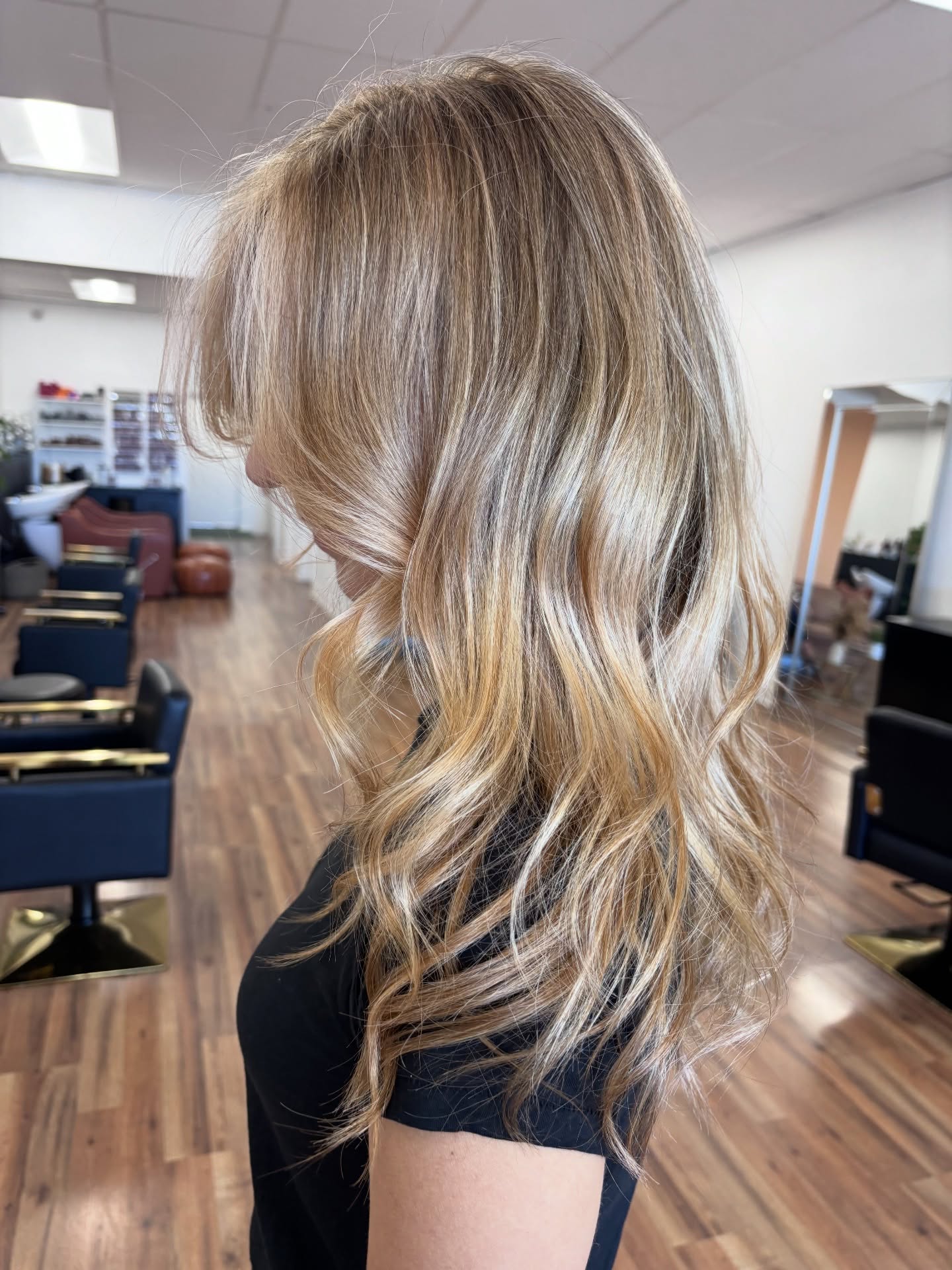 Shine bright like a Goldie! ✨💛 Our stunning blonde transformations are turning heads! #GoldieBlonde #salonglowup