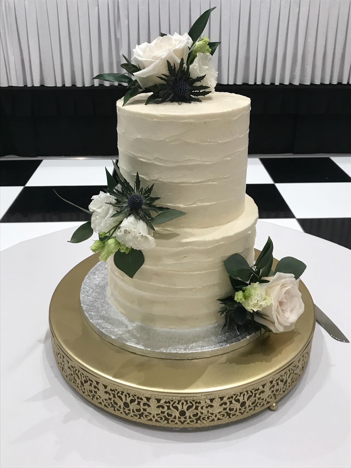 From the front, Scott and Laura’s chic buttercream beauty of a wedding cake is pristine and white, ready for its moment on their Day. But it wouldn’t be perfect for them without their beautiful golden retriever! So we managed to include everybody in the family with their adorable wee dog topper as a charming surprise tucking in behind the wedding cake! Swipe right to see the result! 👉
How are you remembering someone who can’t be there on your wedding day? Comment below! 💫
📍Glasgow Weddings • Edinburgh Weddings • Wedding Dessert Table • Artisan Cake Maker • Scottish Weddings • Modern Wedding Cakes • Scottish Wedding Venue • Wedding Macarons • Wedding Doughnuts