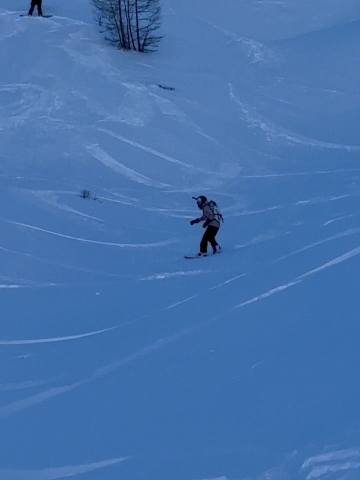 14/01/26 a good guiding day out …
A pleasure to share some beautiful turns with a smile at each turn! @xtinahshih
@henaff_off @fjordalp
#snowboarding #snowboard #snow #board
chamonix