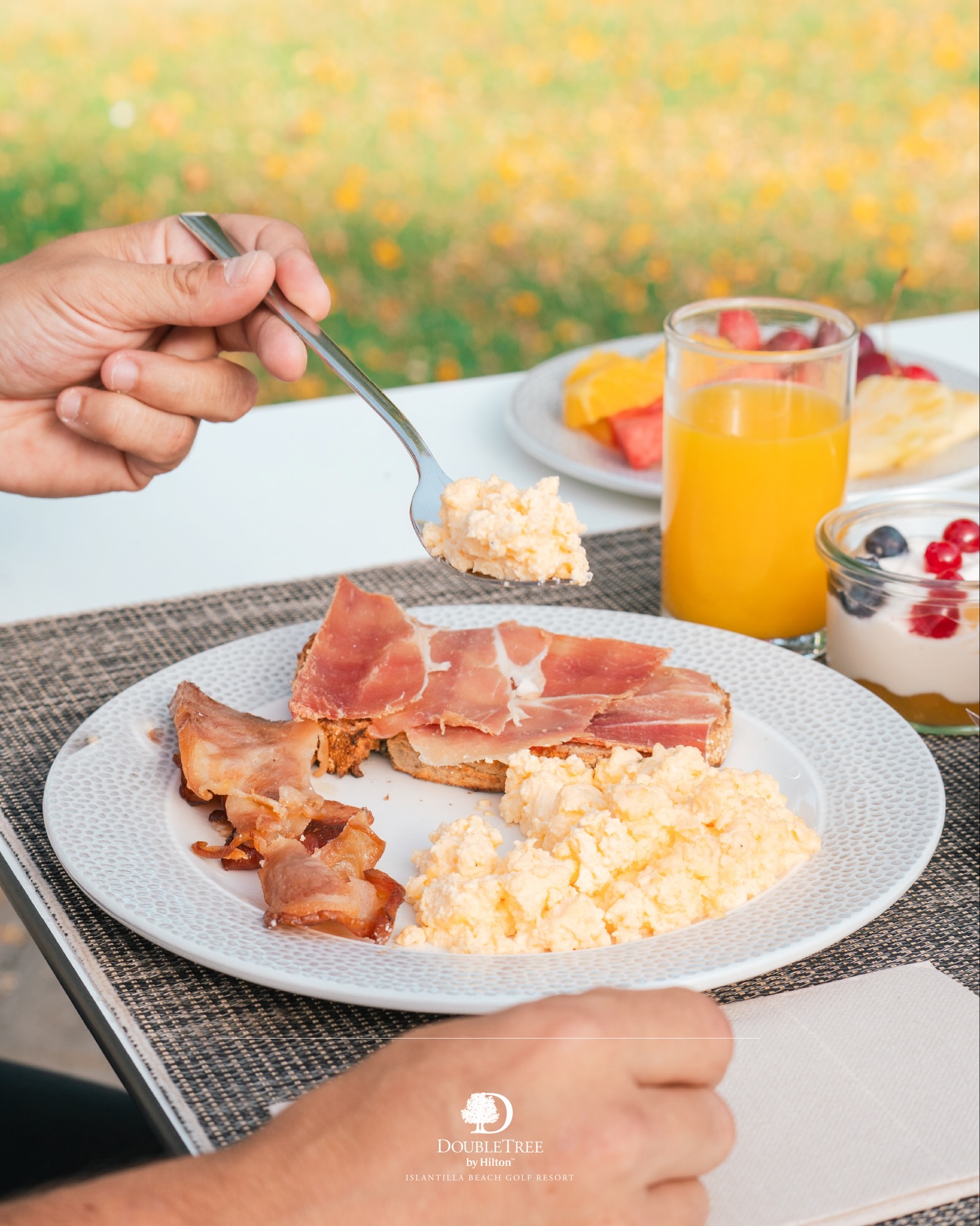 Desayunos al sol con vistas al campo de golf: días perfectos incluso en invierno en Islantilla, Huelva. Empieza la mañana solo o en pareja con calma, luz suave y sabor a plan bien hecho en la Costa de la Luz.
Reserva tu estancia y estrena mañana al sol.
DoubleTree by Hilton Islantilla · +34 959 204 500
#DoubleTreeByHilton #Islantilla #CostaDeHuelva #CostaDeLaLuz #DesayunoAlSol