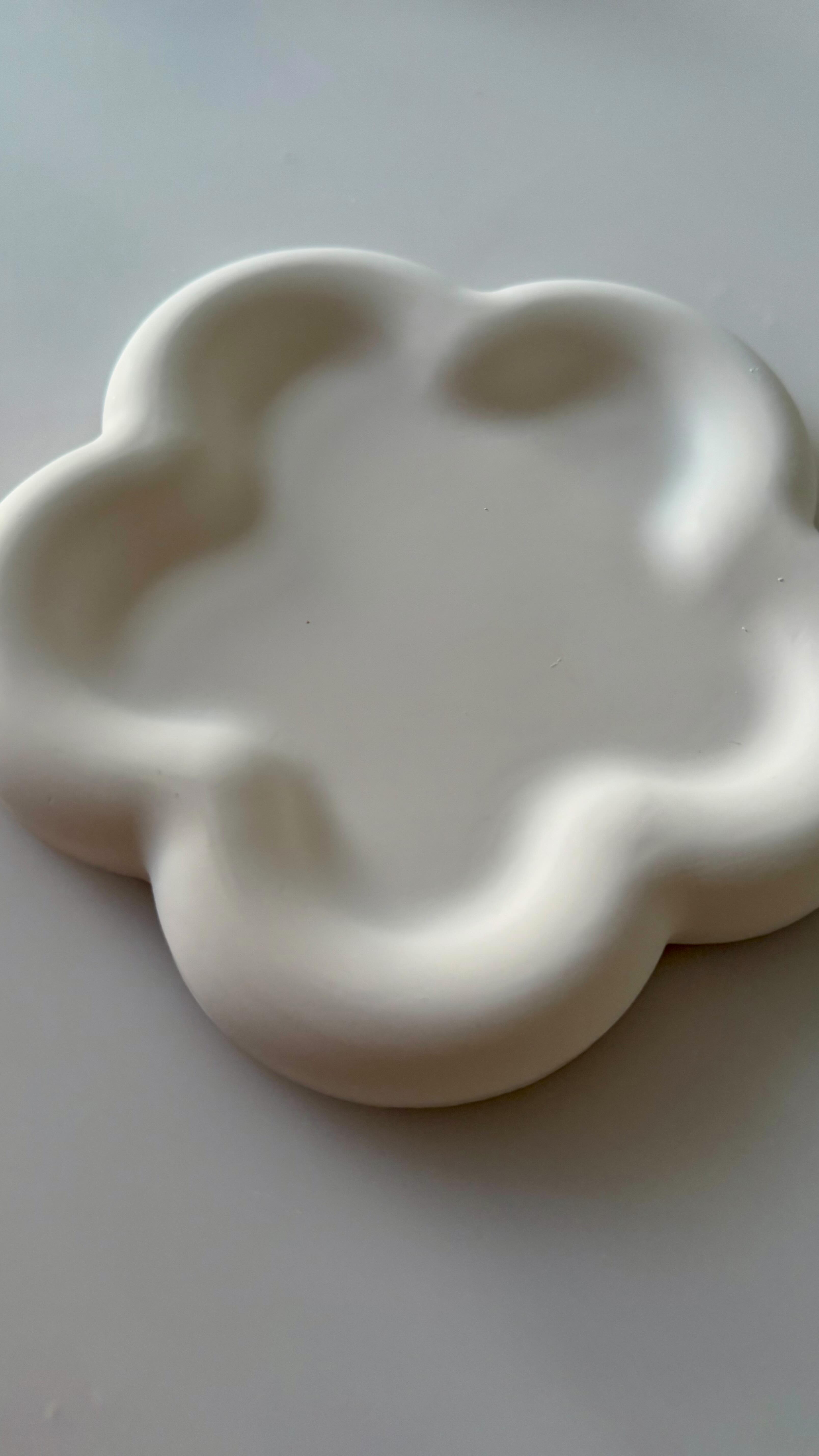 Soft curves, quiet tones and made by hand š¤
A shape Iām really loving.
#Handmade #SmallBusiness #Jesmonite #ThePaddocksCo