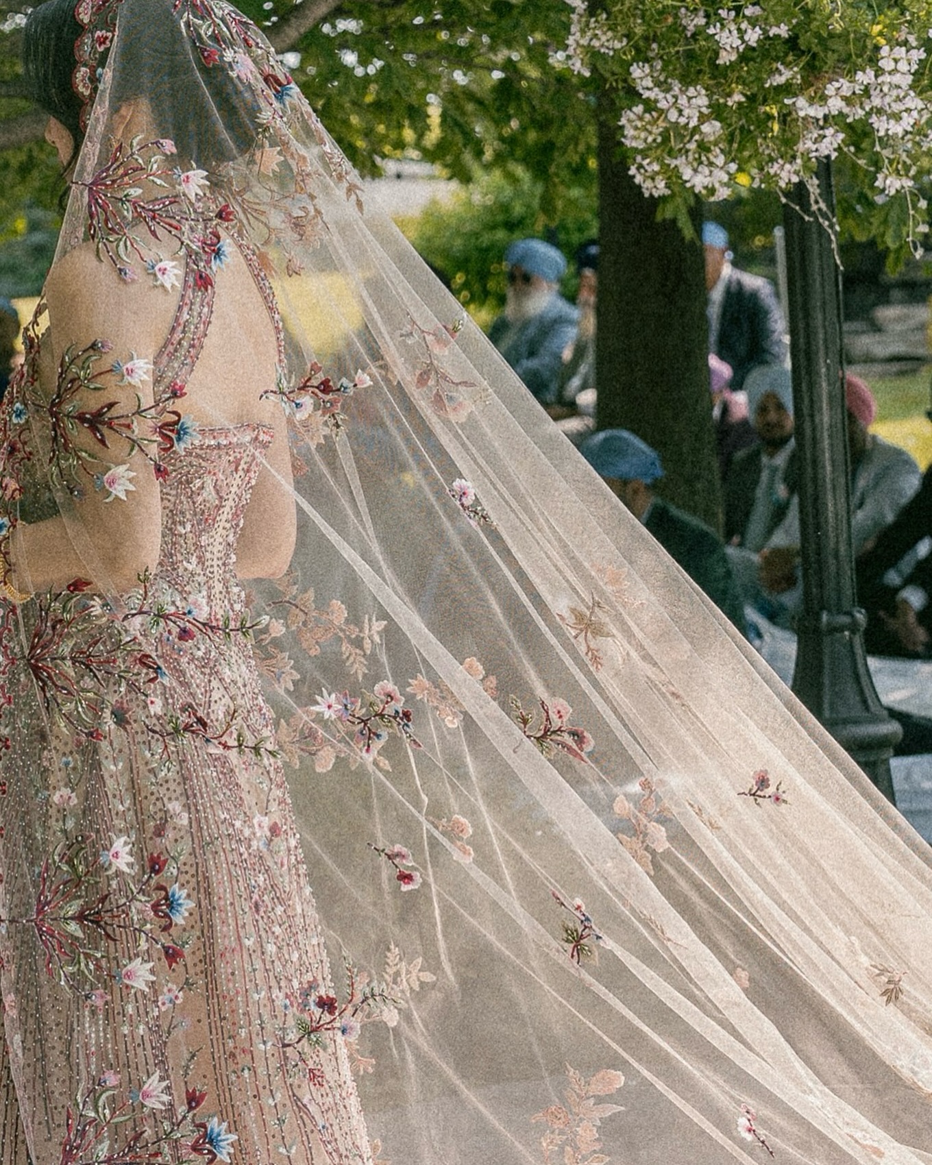 She carried the day so beautifully 🤍
Photography: @sollisstudio
@bijievents
@royalambassador.eventcentre