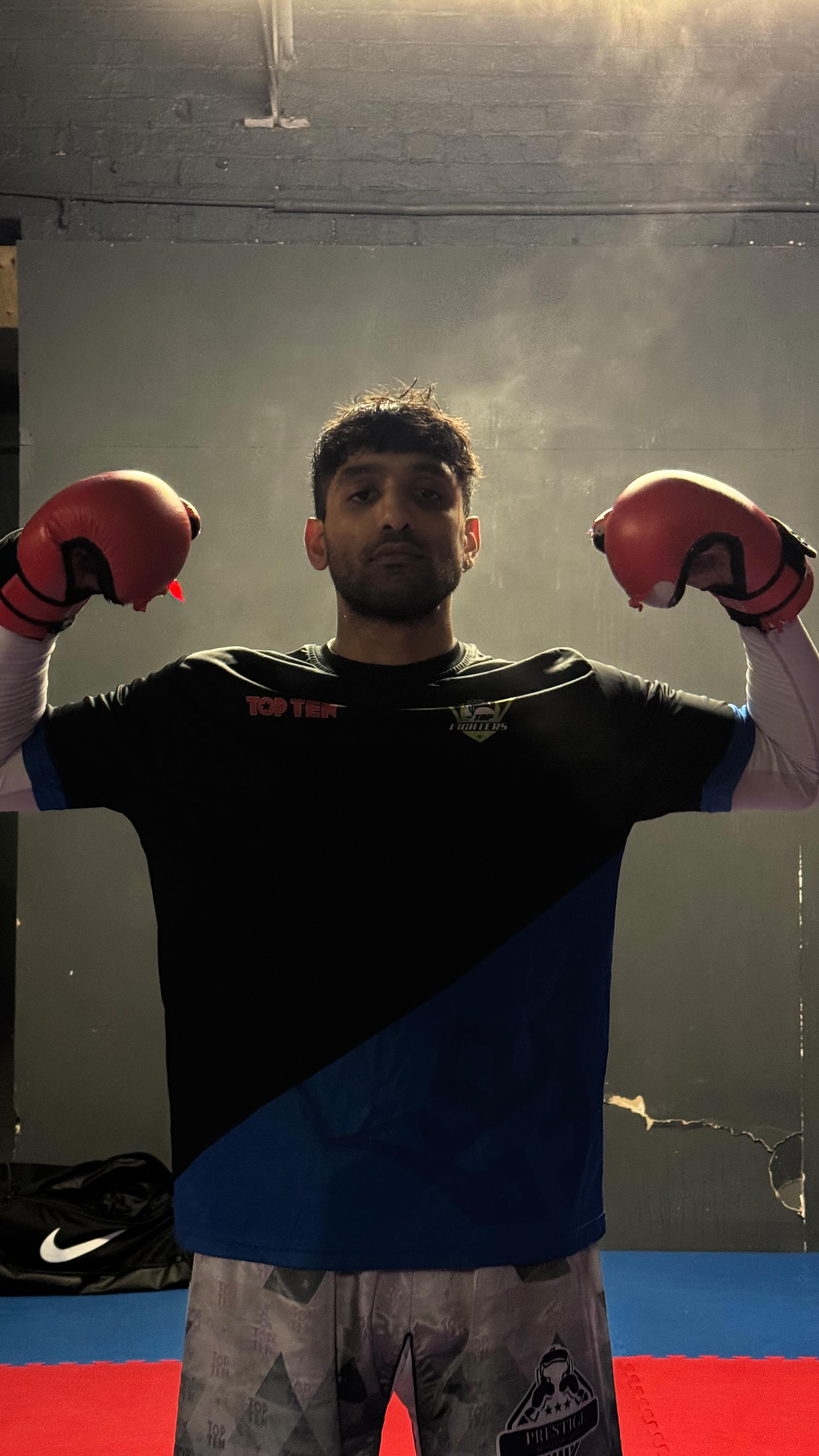 Pointfighting practices ready for the upcoming competition season 🥊☝🏼
🥋 @a.longia
#Kickboxing #martialarts #wako #pointfighting #nottingham