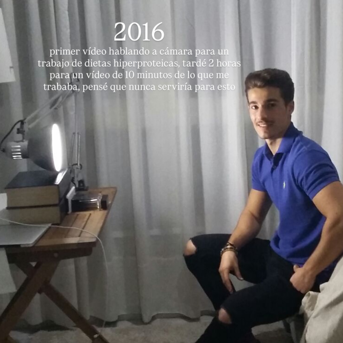 2016, me he reído tanto viendo las fotos que tenía que compartirlo con vosotros.
Me quedo con la primera. Quise probarme grabándome para un trabajo de la carrera de nutrición y hacer un vídeo mirando a cámara. Desastroso. No he sudado más en mi vida. Me trababa más que hablaba. Y quedé completamente desmotivado en mi afán por grabarme en un futuro.
Pocos meses después empezaría mi canal de Y0utube. Porque si algo me caracteriza, es el no tirar la toalla. Independientemente de lo que ocurra. De lo que me digan.
Si queréis algo, id a por ello. Lo peor que os puede pasar es que aprendáis intentándolo.