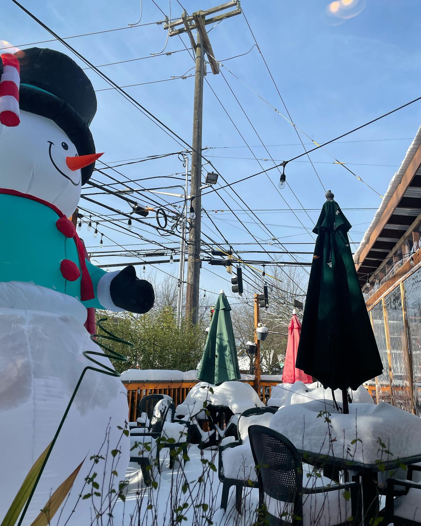 Seattle! We are open for normal service today! Come stay warm with us in Fremont
#seattle #snowday #seattlesnow #seattlerestaurants #thaifood #supportsmallbusiness #womenownedbusiness #immigrantownedbusiness