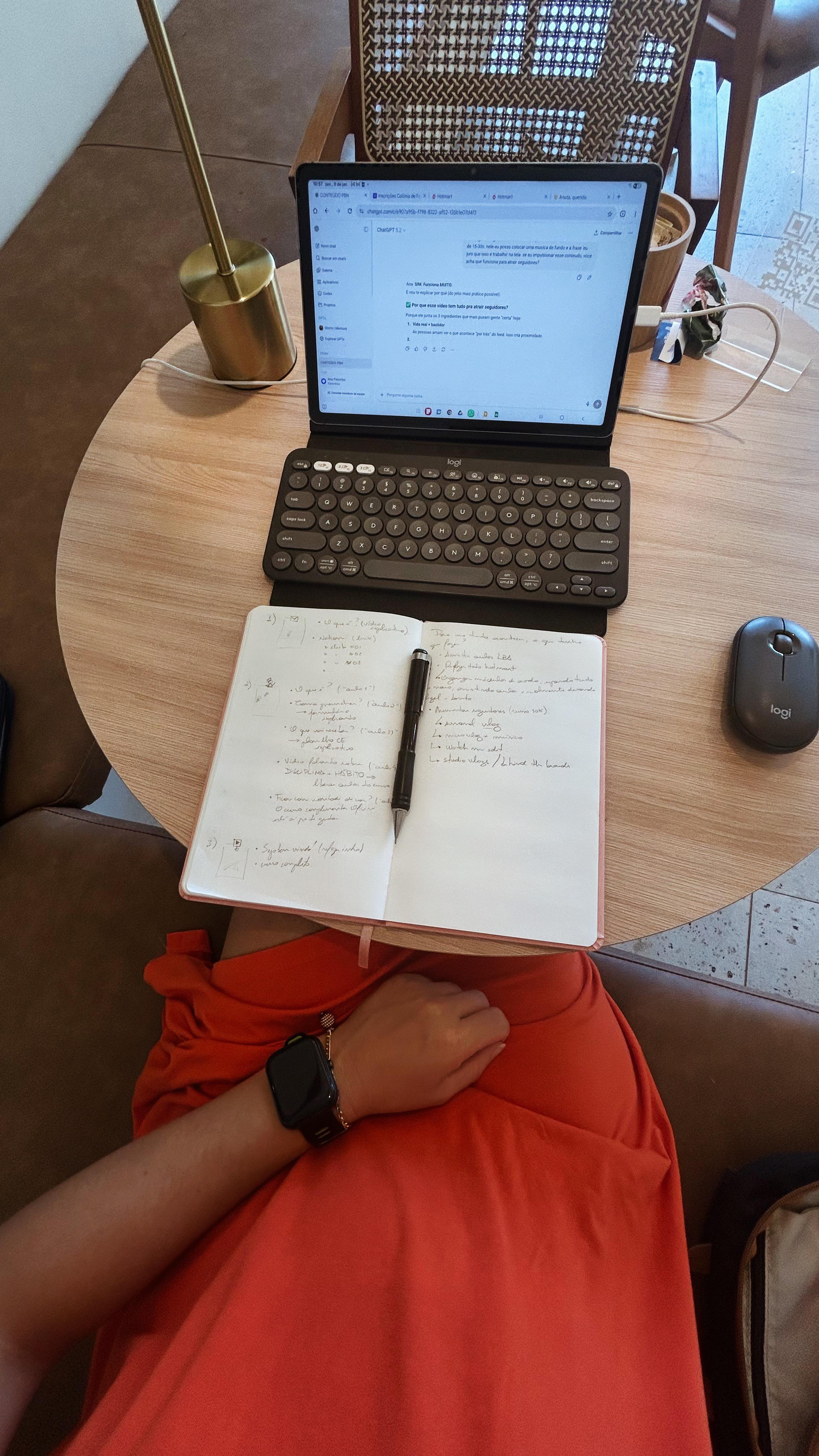 Eu juro que isso é trabalho.
Só que o trabalho inclui:
☕ cafeína
🧠 pensar demais
✍️ escrever como se eu tivesse 6 horas livres (não tenho)
📩 e no fim mandar a newsletter do Clube de Criadores como se não fosse a coisa mais legal e útil para empreendedores que criam conteúdo.
E se você também quer receber, é só clicar no link da bio.