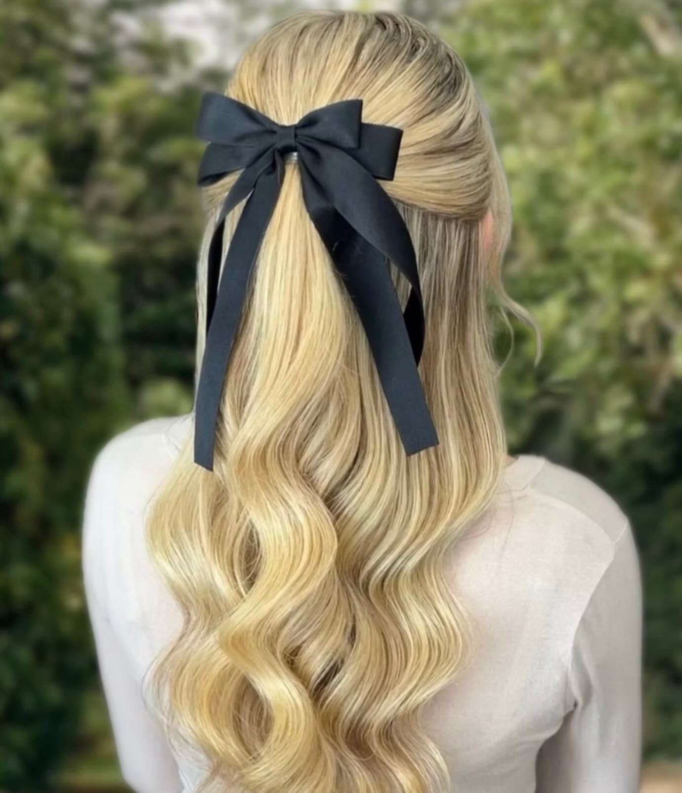 The sweetest half up/half down with a bow by stylist LAUREN 💕
To see if Lauren is free on your date please get in touch via our site but don’t worry, if she’s already been snapped up we have an amazing team 🥰
BRIDAL GLOW CO - Down to earth luxury bridal hairstylists and makeup artists servicing Sydney, the Southern Highlands, NSW South coast and beyond 💫