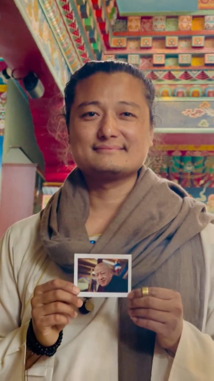 Under the Bodhi Tree 🌳✨
Last November, we gathered in Bodh Gaya — the land of the Buddha’s enlightenment — for a very special pilgrimage-retreat with Do Tulku Rinpoche.
More than 40 students from around the world came together for an unforgettable week of daily teachings, guided practices, and profound blessings at the sacred Bodhi Tree, the Vajra Asana (the Buddha’s seat of enlightenment), and the Mahabodhi Temple.
We also journeyed to nearby holy sites, including Vulture Peak Mountain and the ancient ruins of Nalanda University. After the retreat concluded, our group had the great fortune to participate in the 8th Dzongsar Monlam Chenmo, gathering in prayer and aspiration in the presence of our precious teacher, Manjushri Dzongsar Khyentse Rinpoche.
As we look back, we are filled with the deepest gratitude and joy for this precious time, and we aspire to return again and again, in this life and in all our lifetimes 🙏✨
We especially extend our thanks to Shechen Monastery for gracefully hosting our group!
#BodhGaya #BodhiTree #Buddhism #DoTulkuRinpoche #DzongsarKhyentseRinpoche #DzongsarMonlam #UnderTheBodhiTree #Dharma #Buddhistpilgrimage