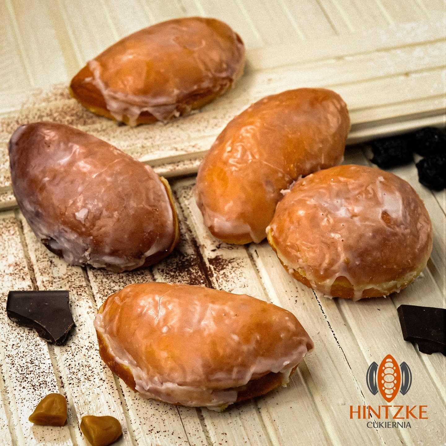 Karnawał u nas w pełni! 🥳🎉 Codziennie przygotowujemy dla was inne smaki pączków, łącznie mamy aż 12 smaków:
❗️tradycyjny różany 🌹
- wieloowocowy
❗