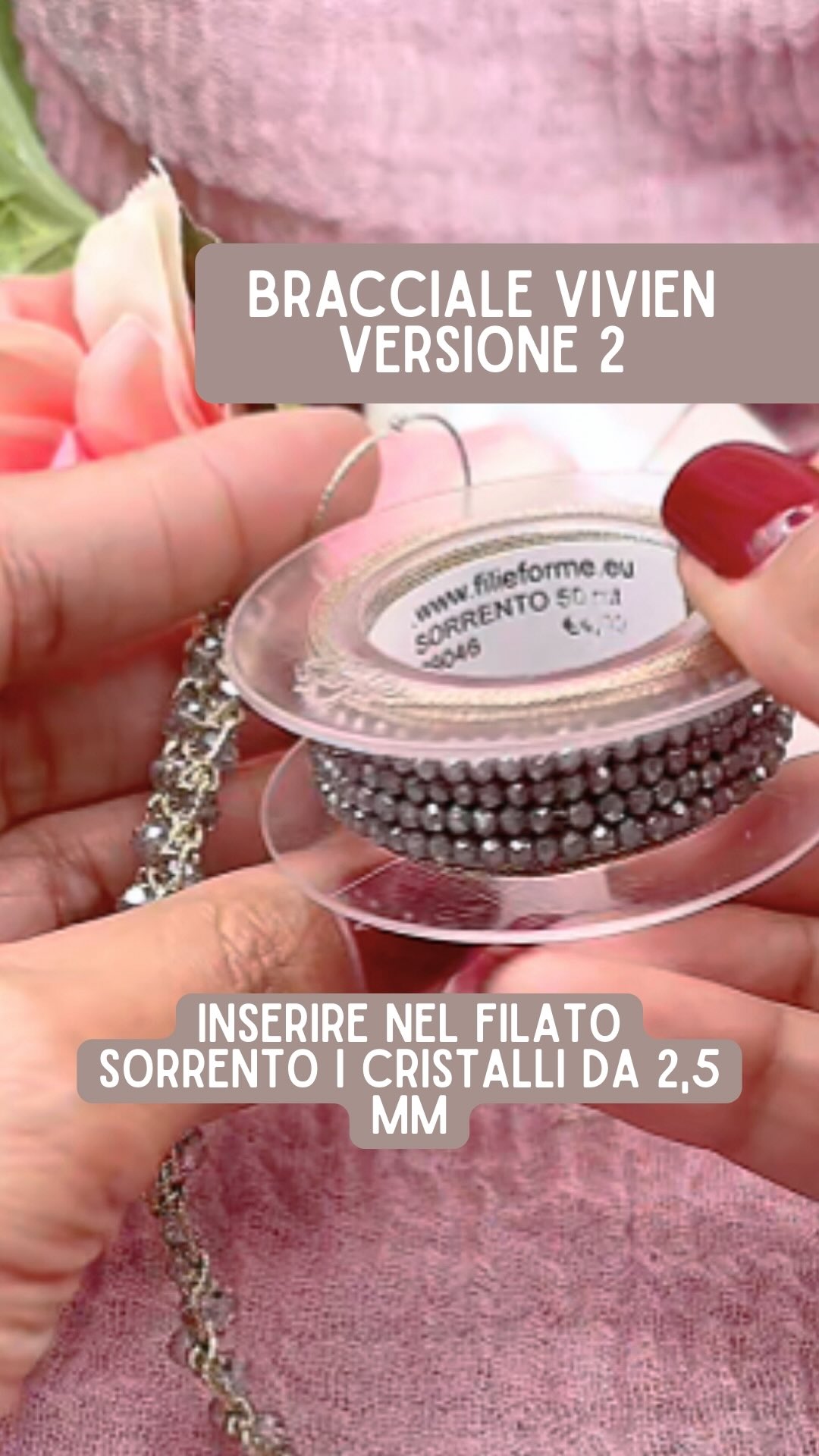 Bracciale VIVIEN - variante 2
▶️ Inserire nel Filato SORRENTO i cristalli da 2,5 mm
▶️ Munirsi di uncinetto 1,25 per lavorare il filato
Poi partiamo con la decorazioni del bracciale con i cristalli da 2,5 mm
#crochet #uncinetto #crochetbijoux #tonbonbijoux #filieforme